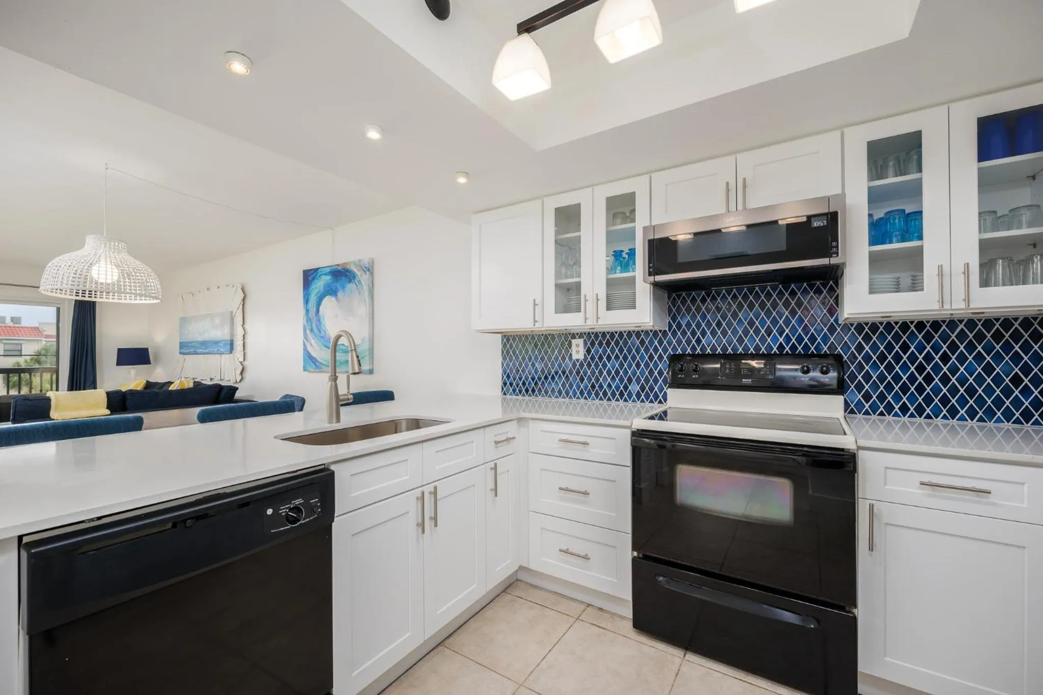 Kitchen or kitchenette in Ocean Village Club O35