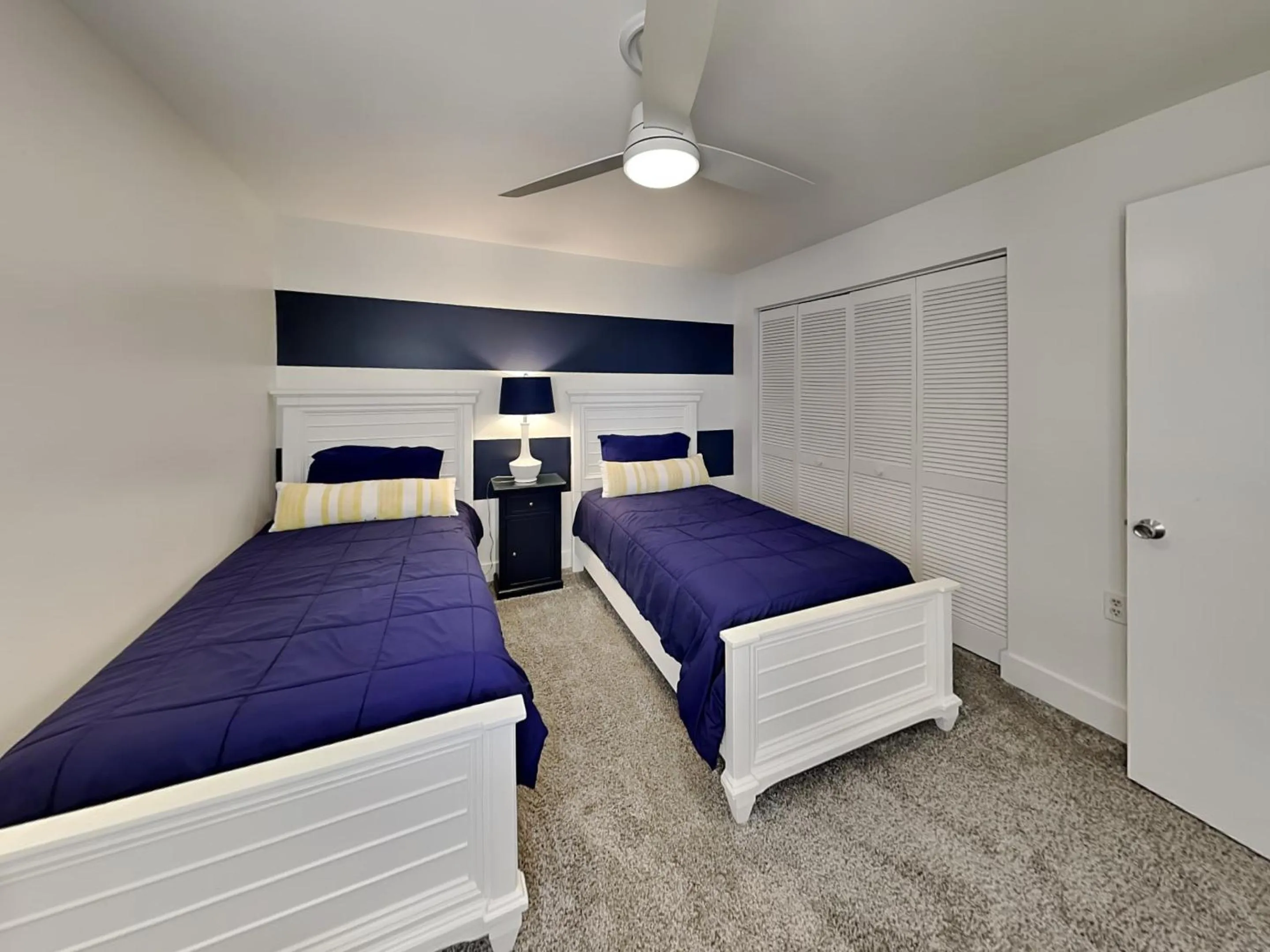 Bed in Ocean Village Club O35