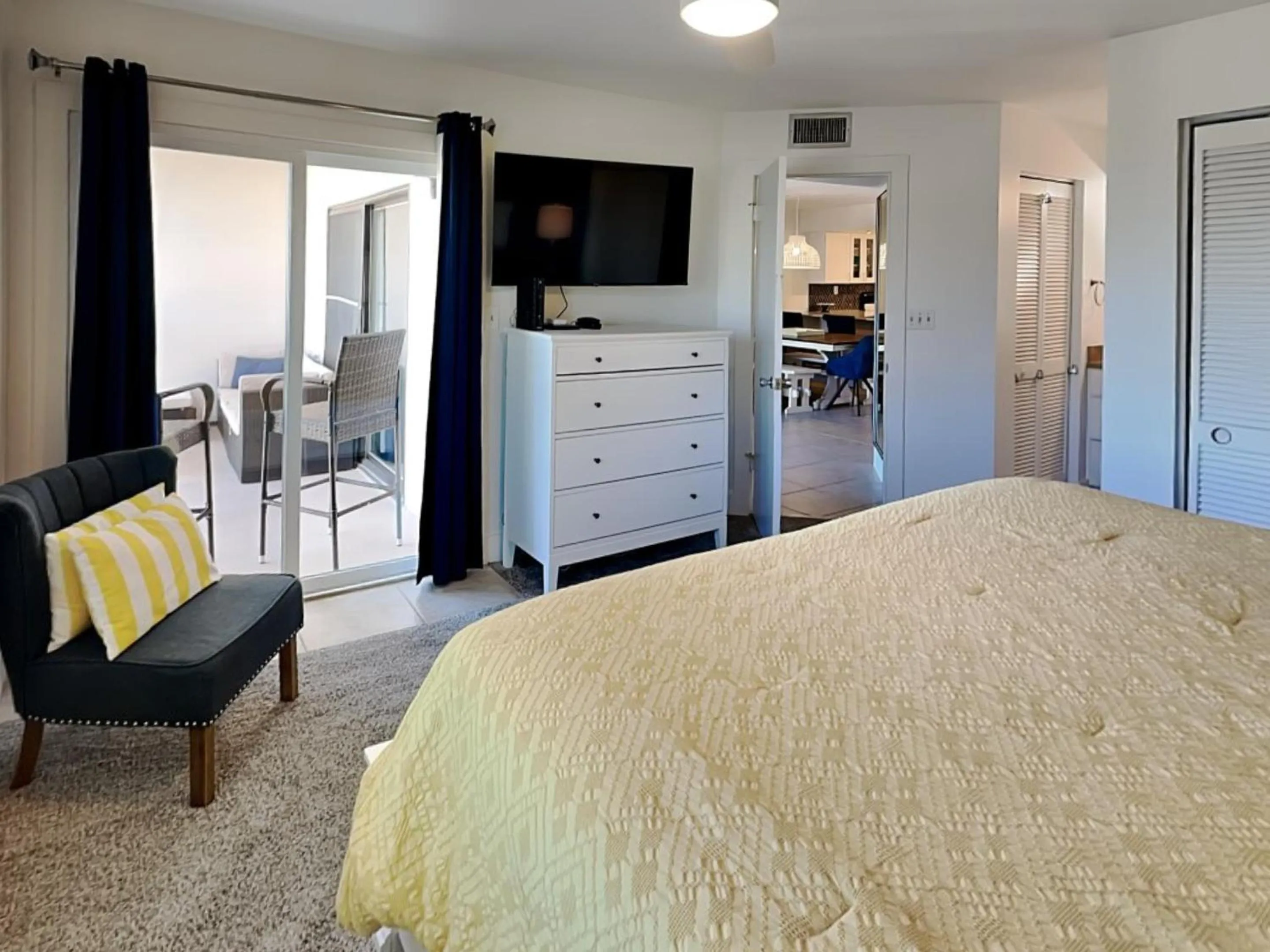 Bed in Ocean Village Club O35