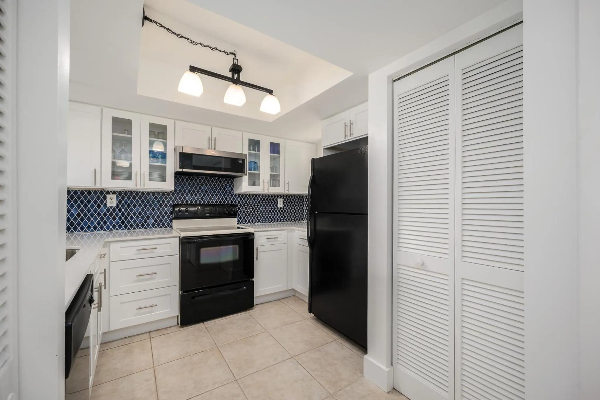 Kitchen or kitchenette in Ocean Village Club O35