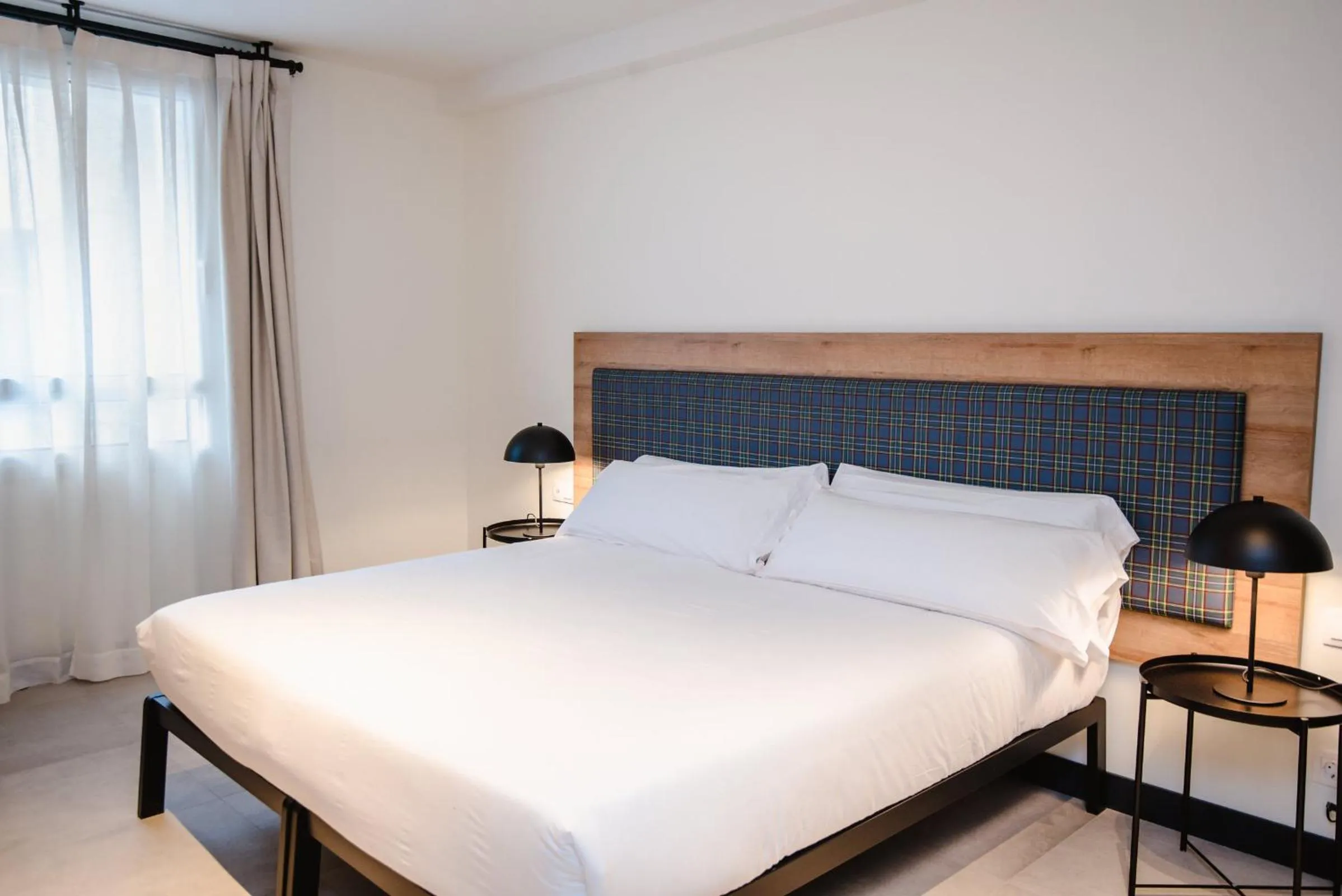 Bed in LATROUPE La Granja