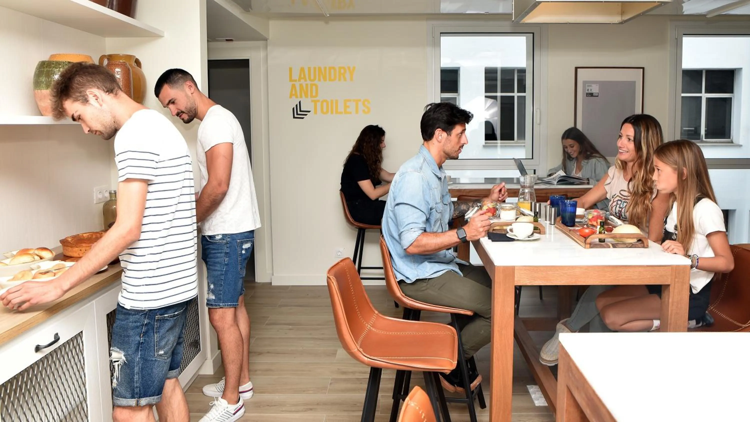 Communal kitchen in LATROUPE La Granja