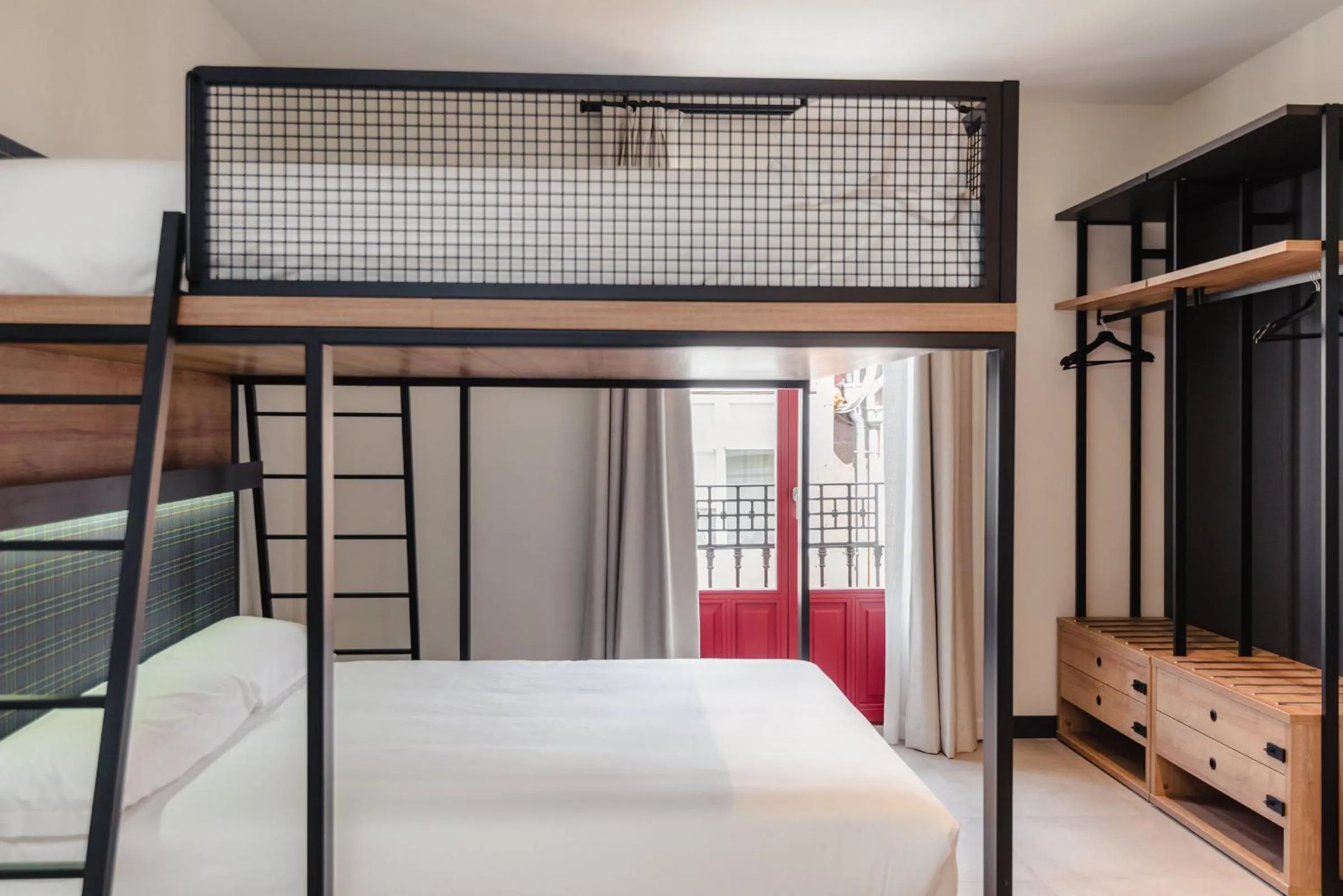 bunk bed, Bed in LATROUPE La Granja