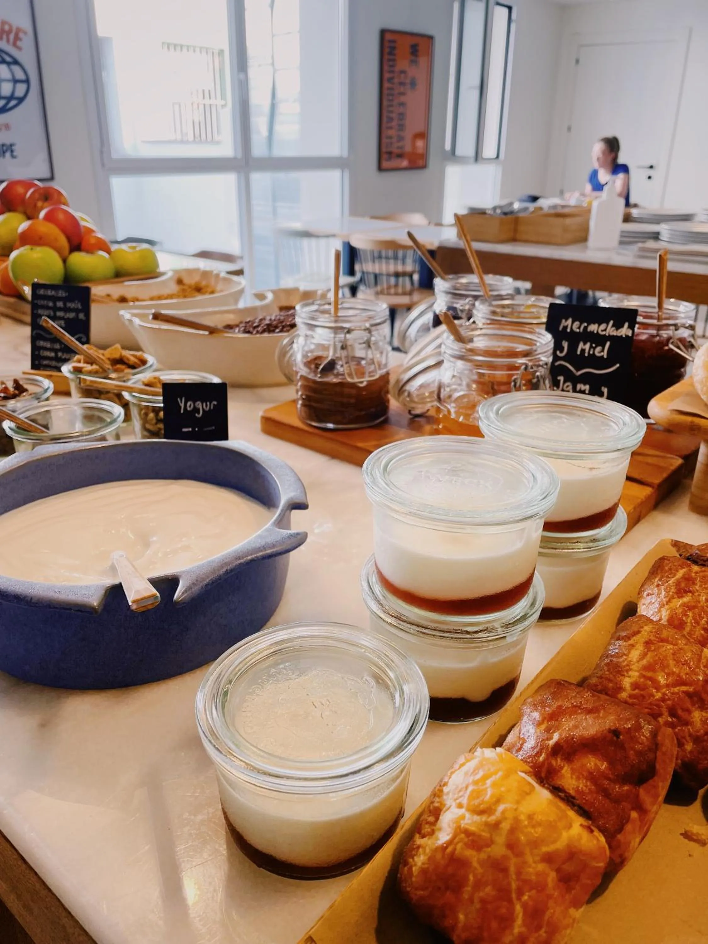 Buffet breakfast in LATROUPE La Granja