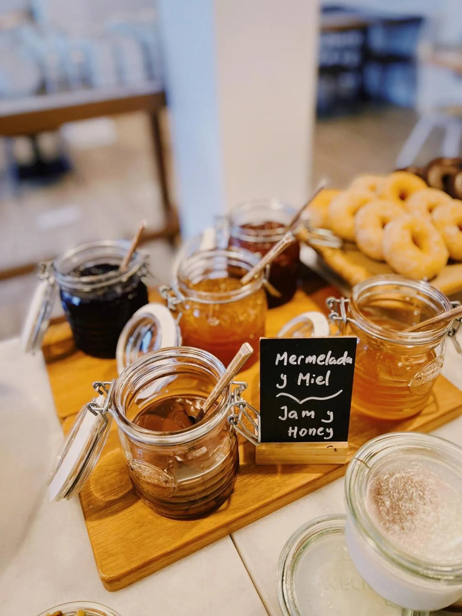 Buffet breakfast in LATROUPE La Granja