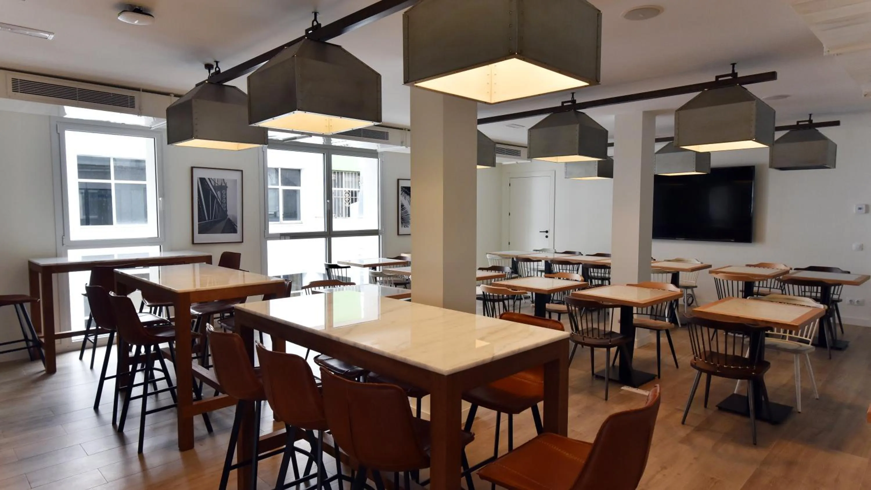 Communal lounge/ TV room in LATROUPE La Granja