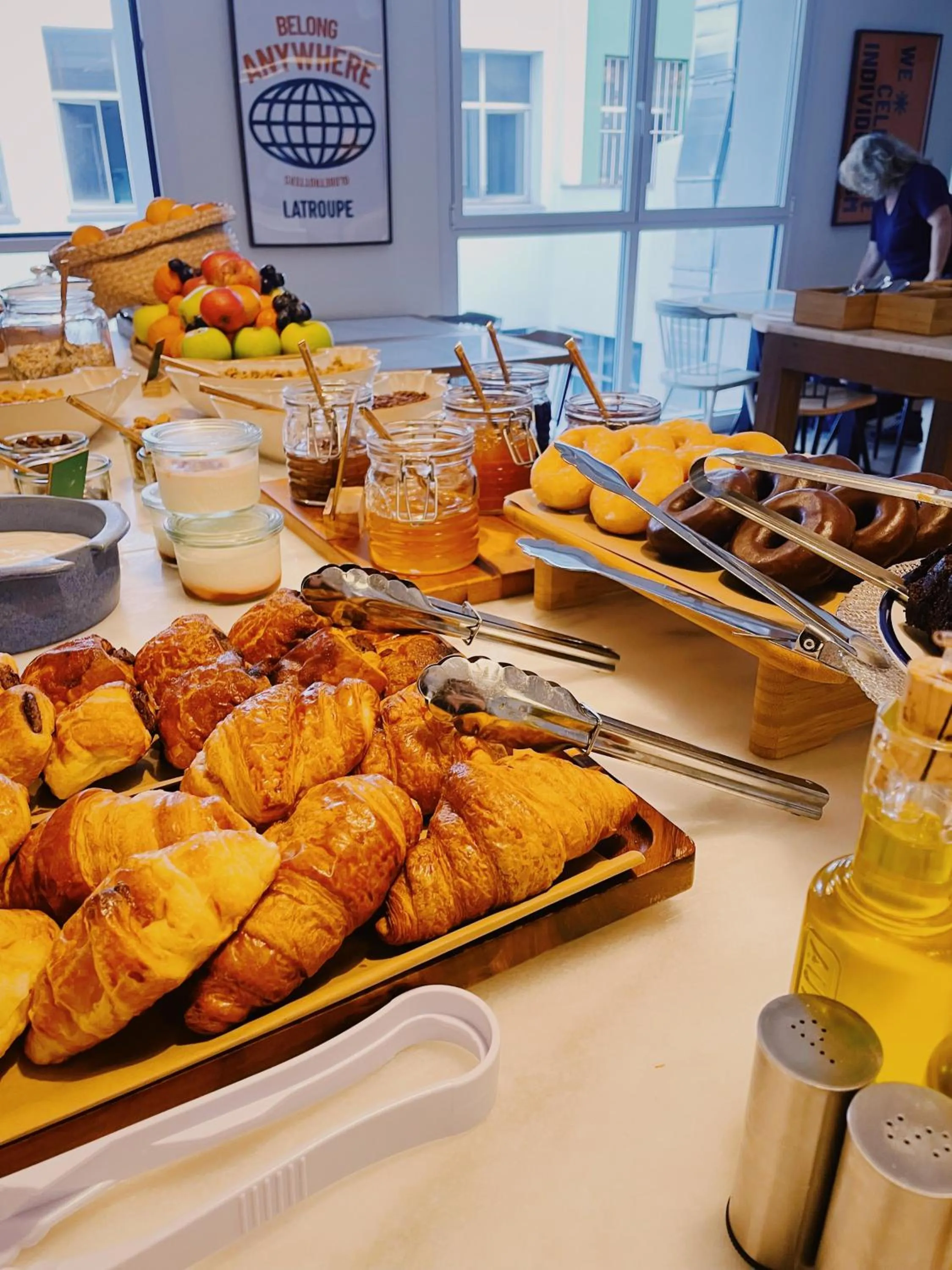 Buffet breakfast in LATROUPE La Granja