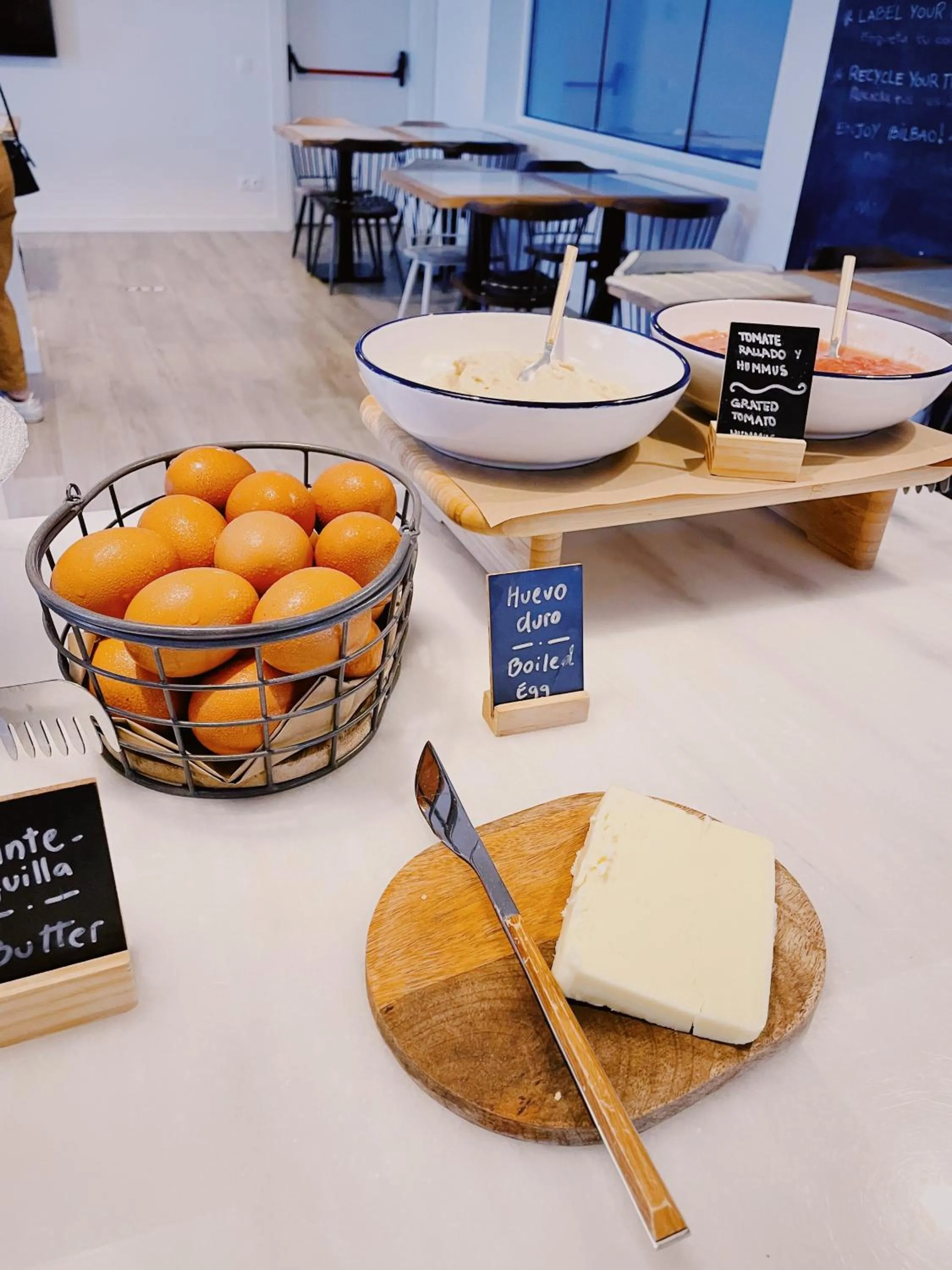 Buffet breakfast in LATROUPE La Granja