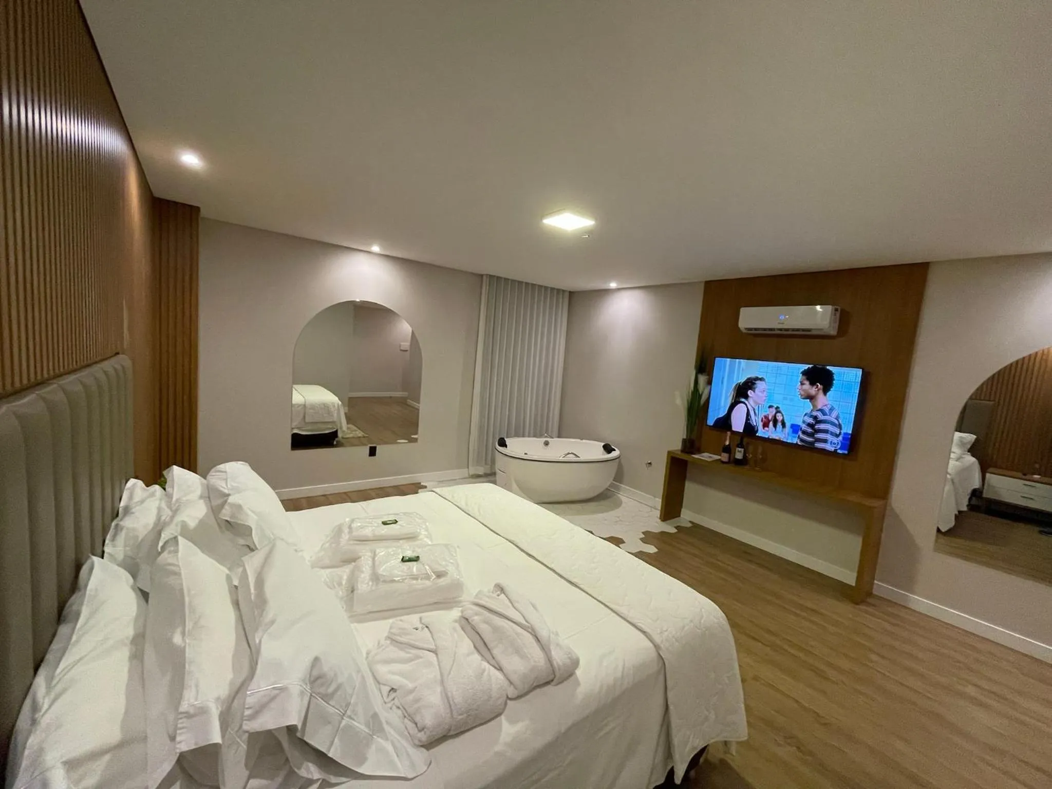 Photo of the whole room, Bed in Hotel do Lago