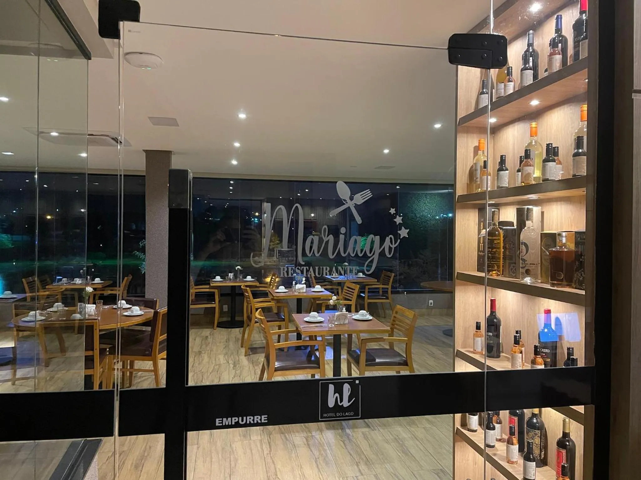 Restaurant/places to eat in Hotel do Lago