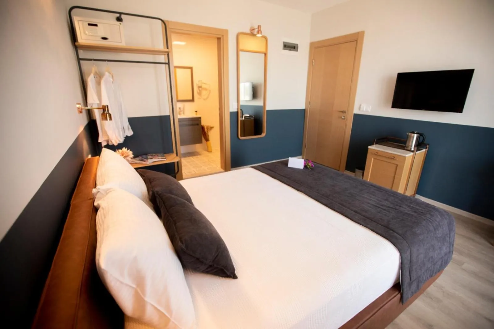 Photo of the whole room, Bed in Urla 1867 Hotel