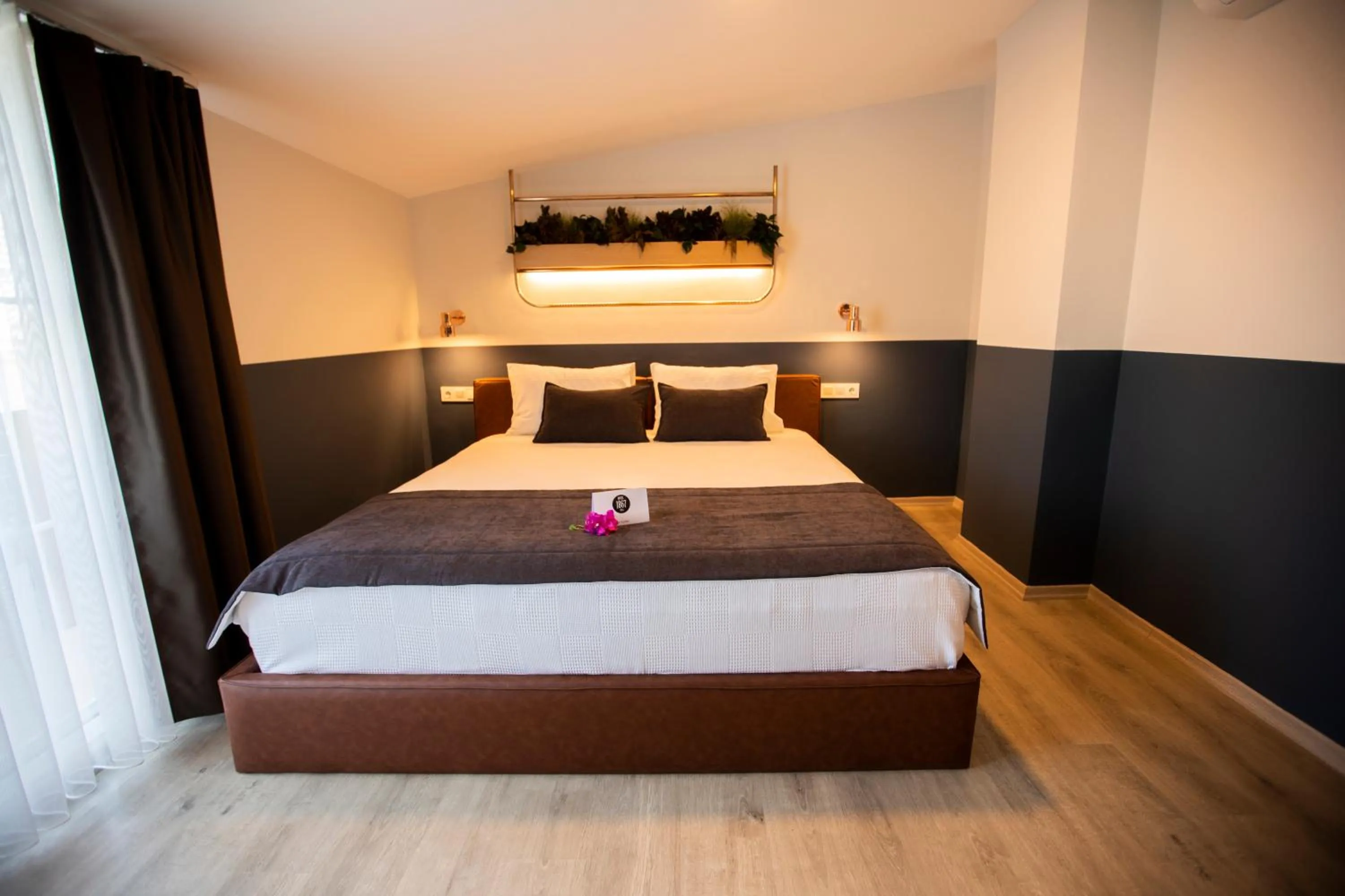 Photo of the whole room, Bed in Urla 1867 Hotel