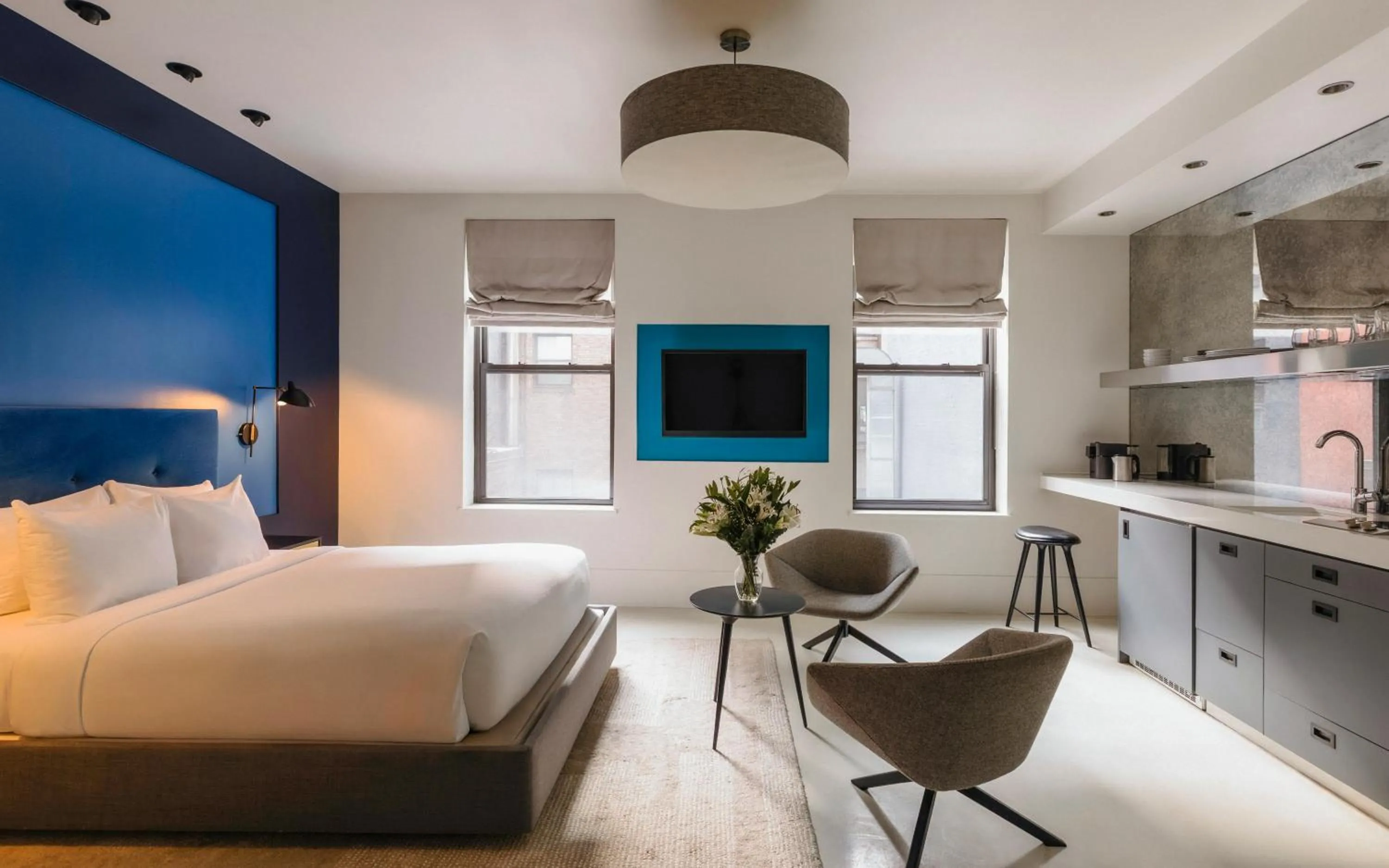 Kitchen or kitchenette, Bed in The William Hotel Midtown, New York