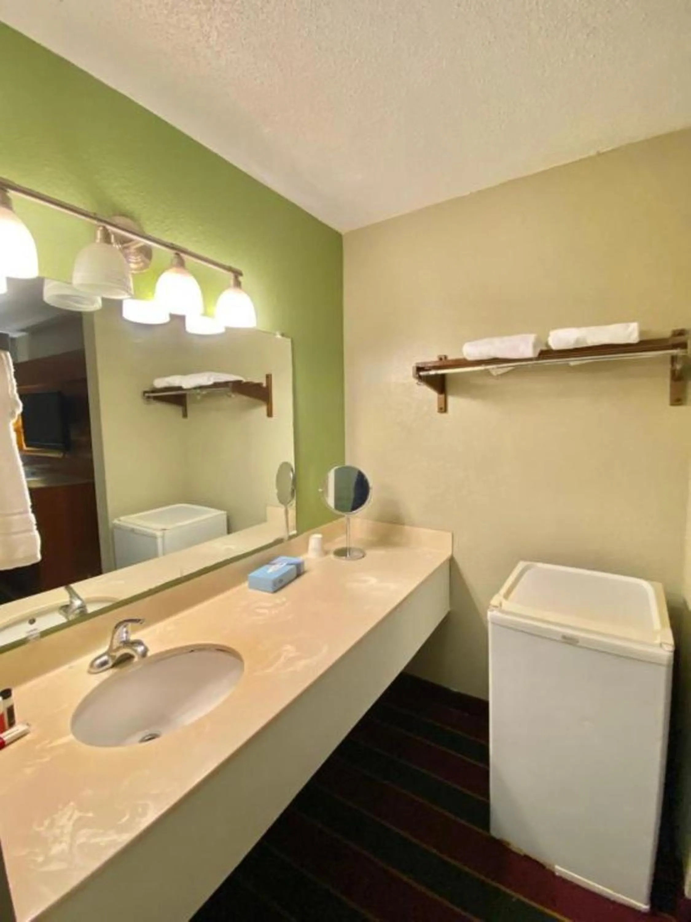 Bathroom in Motel 6 Forrest City AR