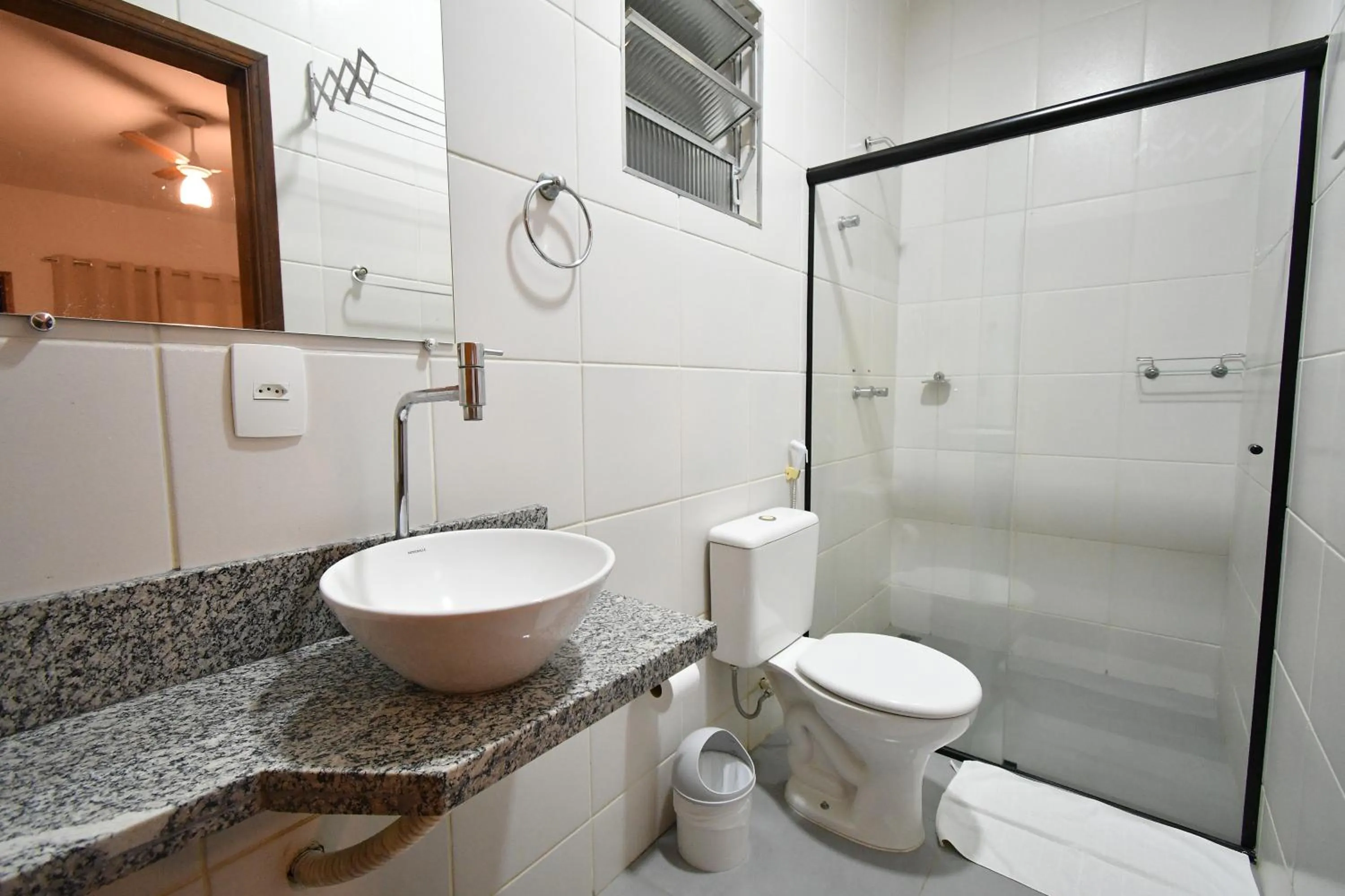 Shower in Hotel Morro De Santo Agostinho