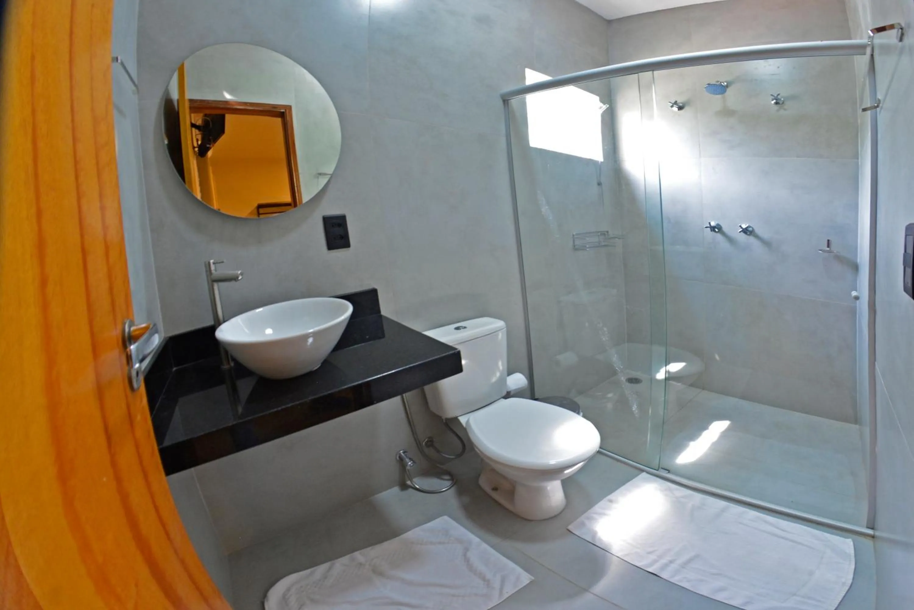 Shower in Hotel Morro De Santo Agostinho