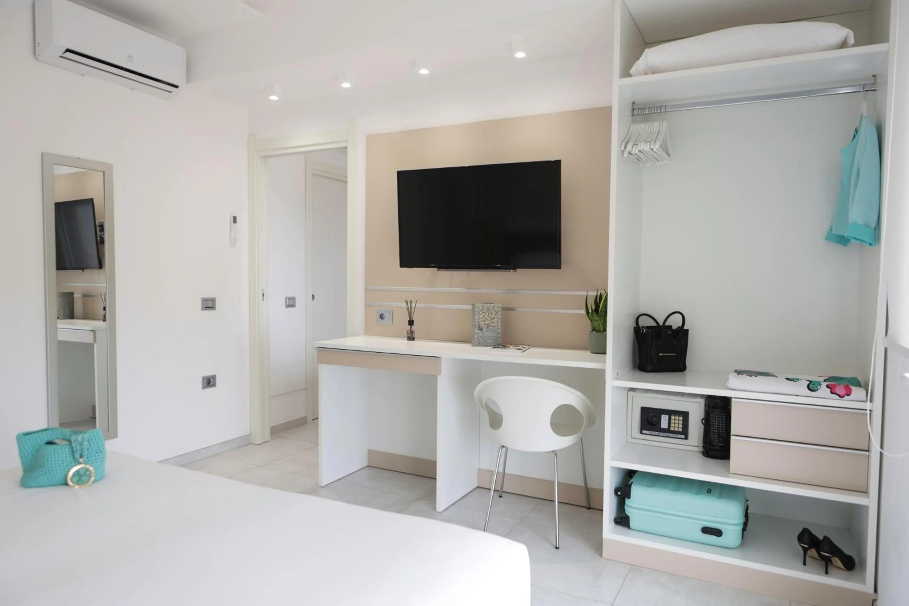 TV and multimedia, Bed in Bizantini Tropea