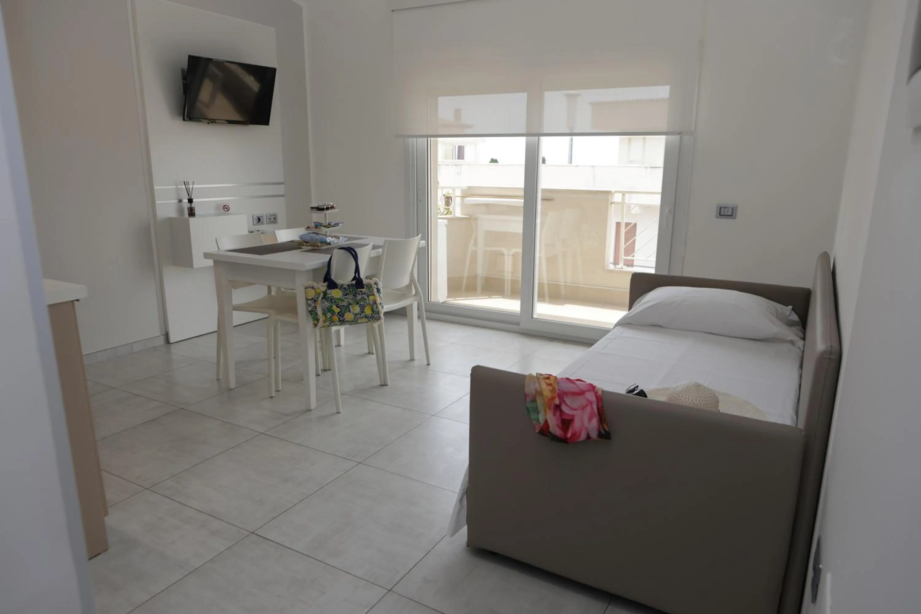 Kitchen or kitchenette, Bed in Bizantini Tropea