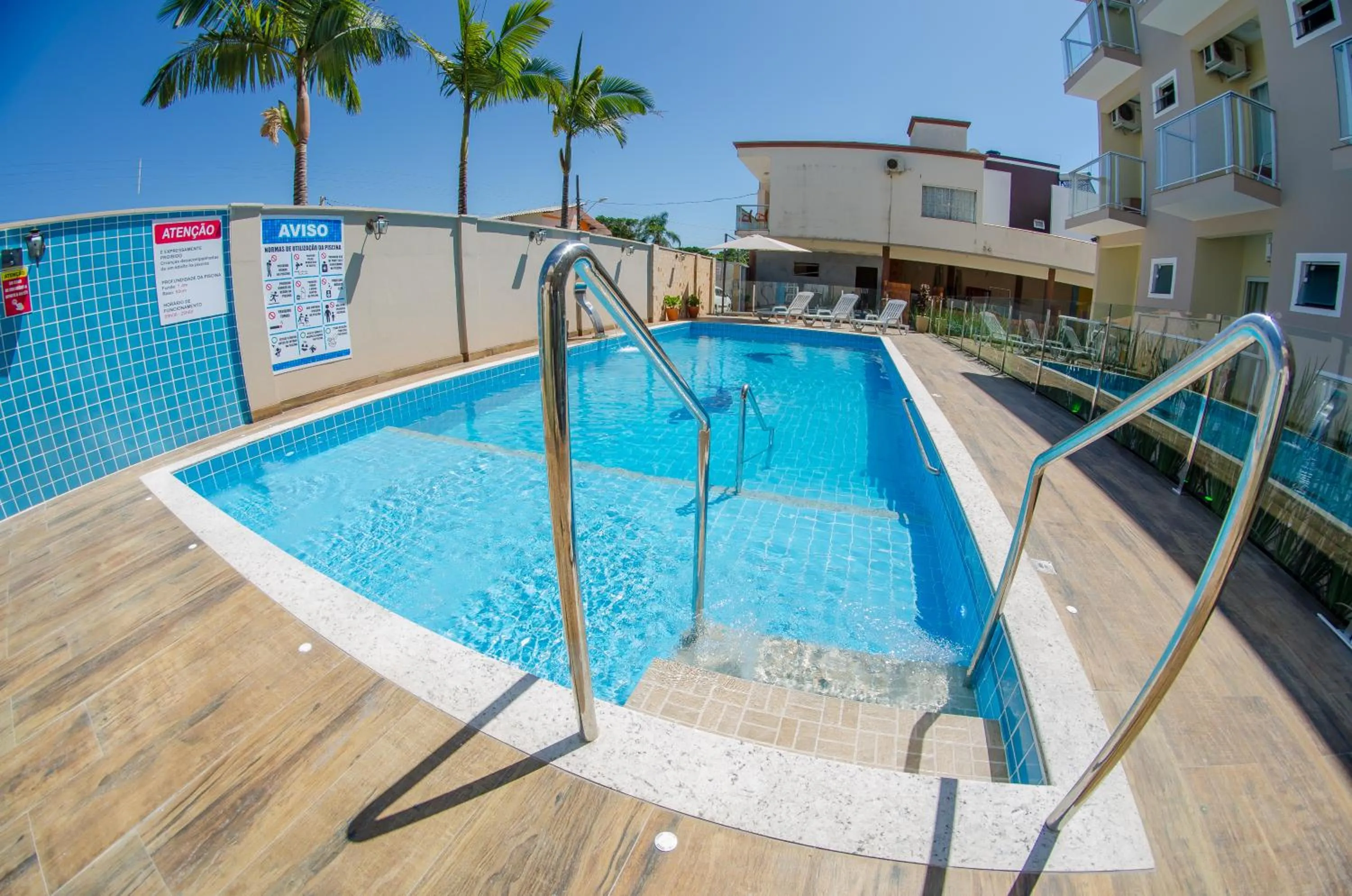 Swimming pool in Villarejo Parque Hotel