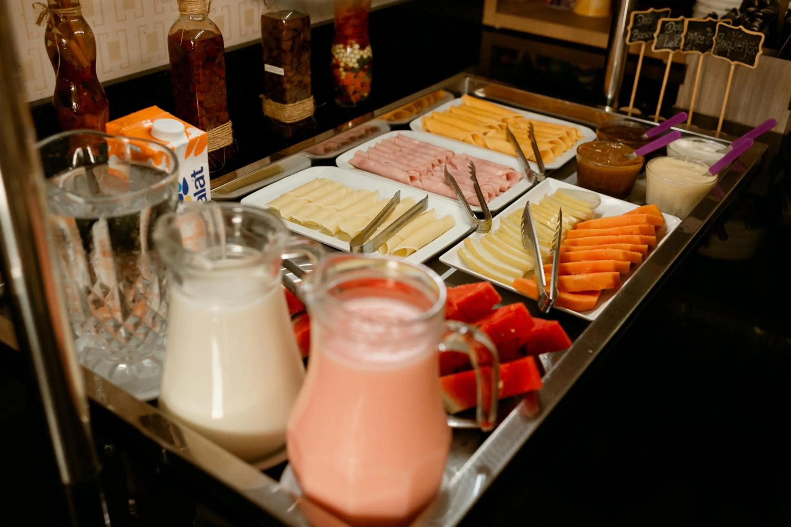 Buffet breakfast in Villarejo Parque Hotel