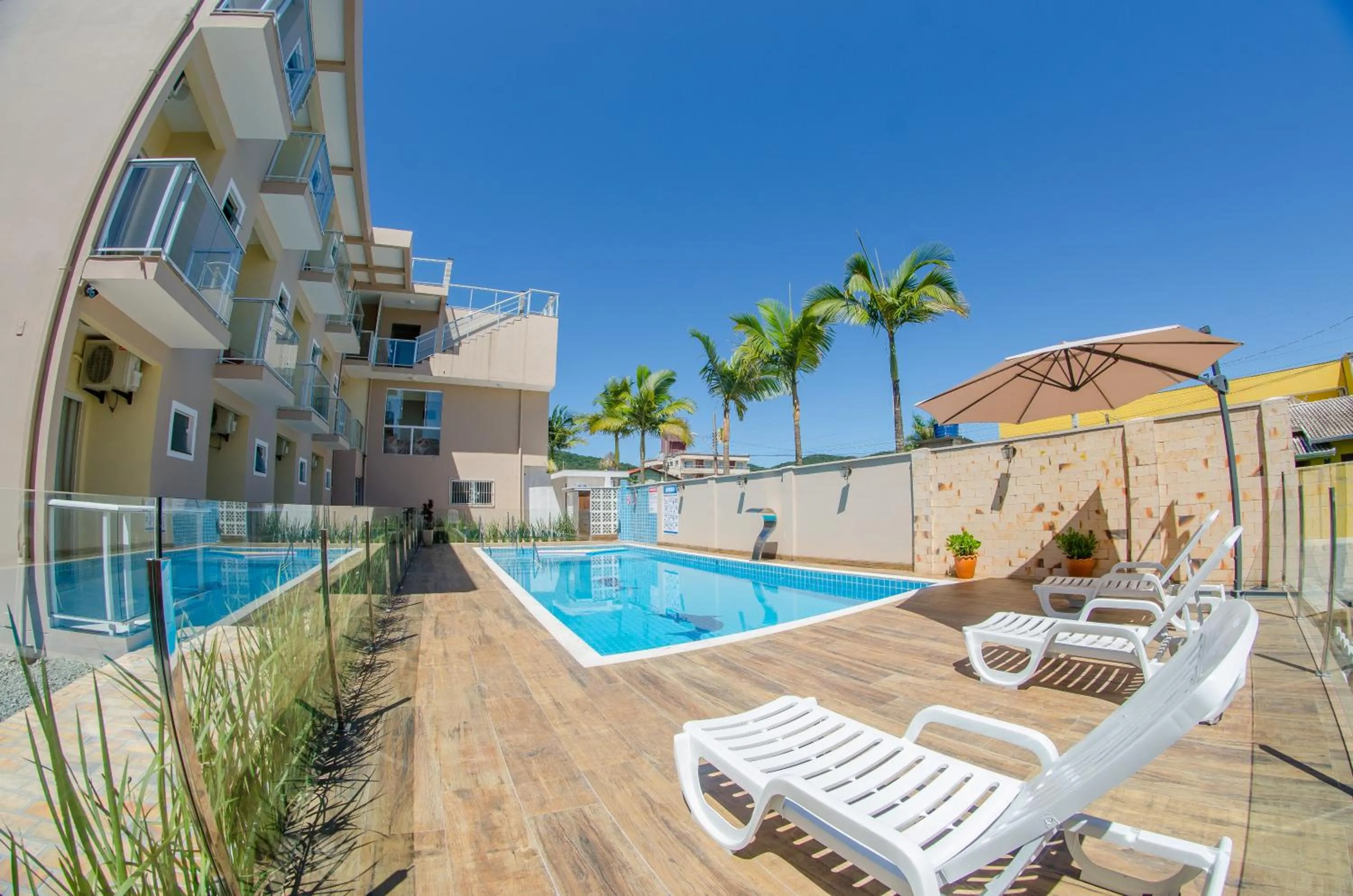 Swimming pool in Villarejo Parque Hotel