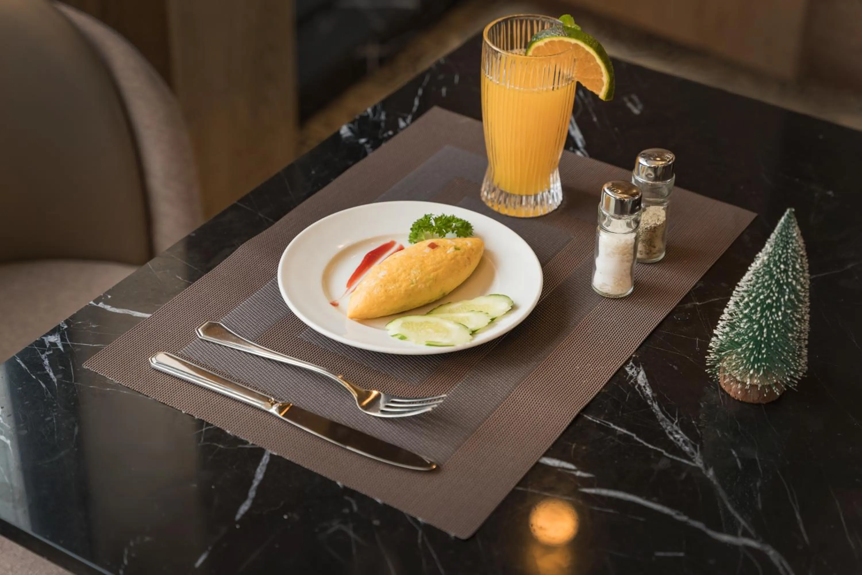 Restaurant/places to eat in La Passion Hanoi Hotel & Spa