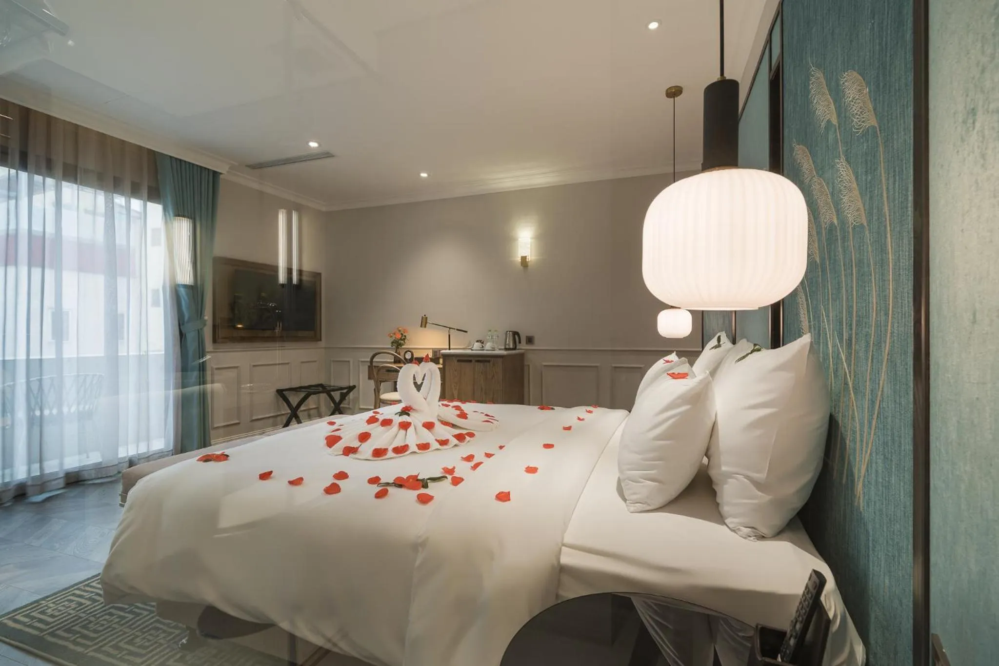 room service, Bed in La Passion Hanoi Hotel & Spa