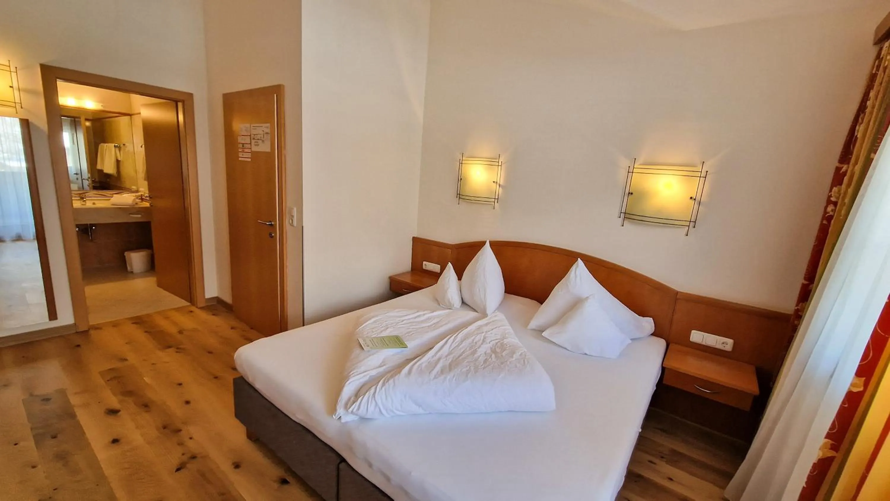Photo of the whole room, Bed in Das Alpin - Hotel Garni Guesthouse