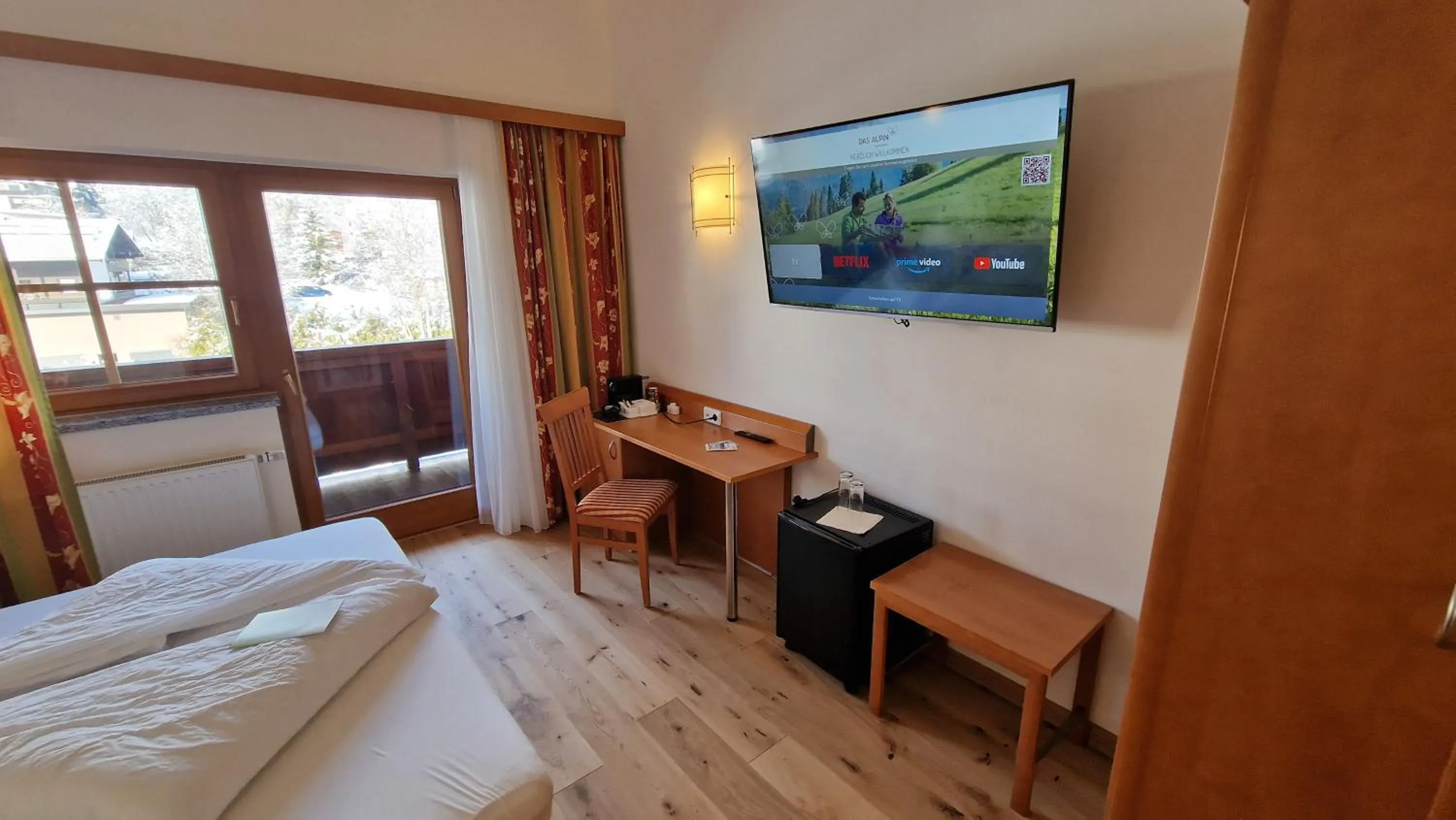 hair dresser, Bed in Das Alpin - Hotel Garni Guesthouse