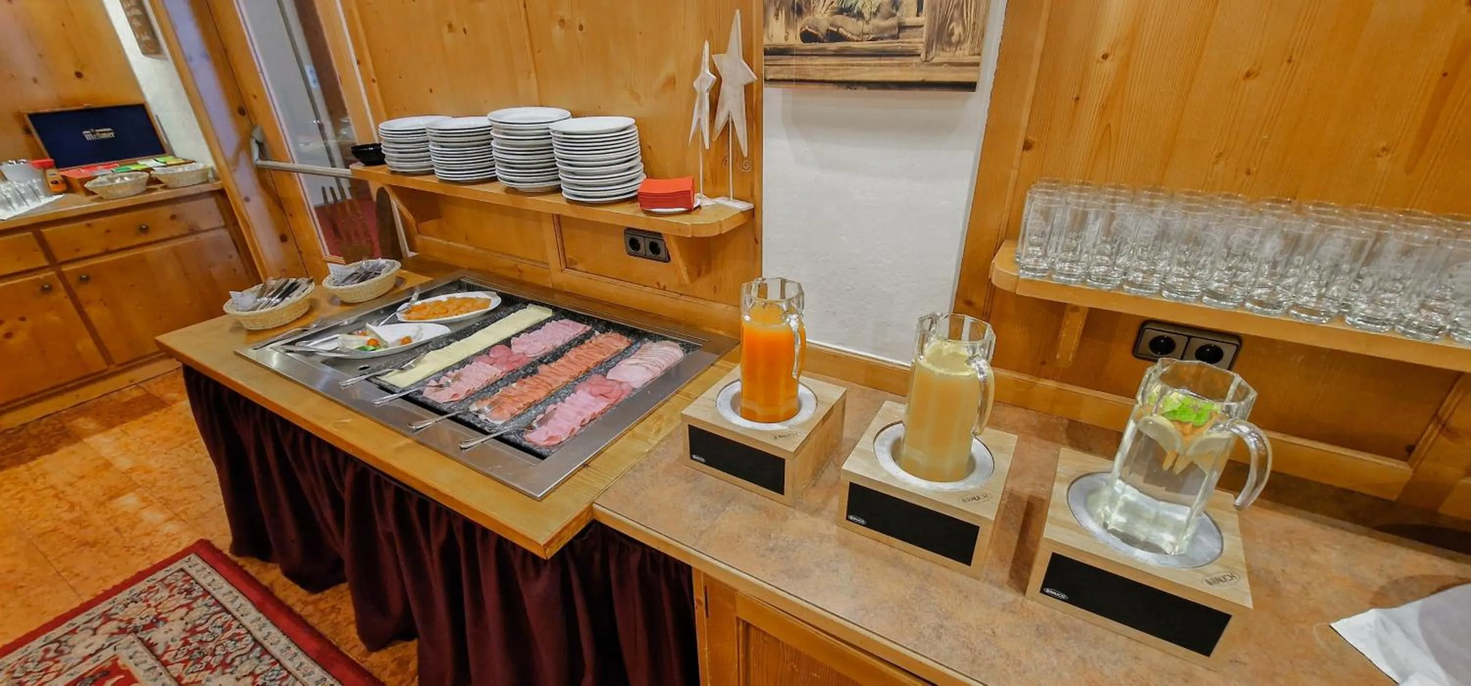 Buffet breakfast in Das Alpin - Hotel Garni Guesthouse