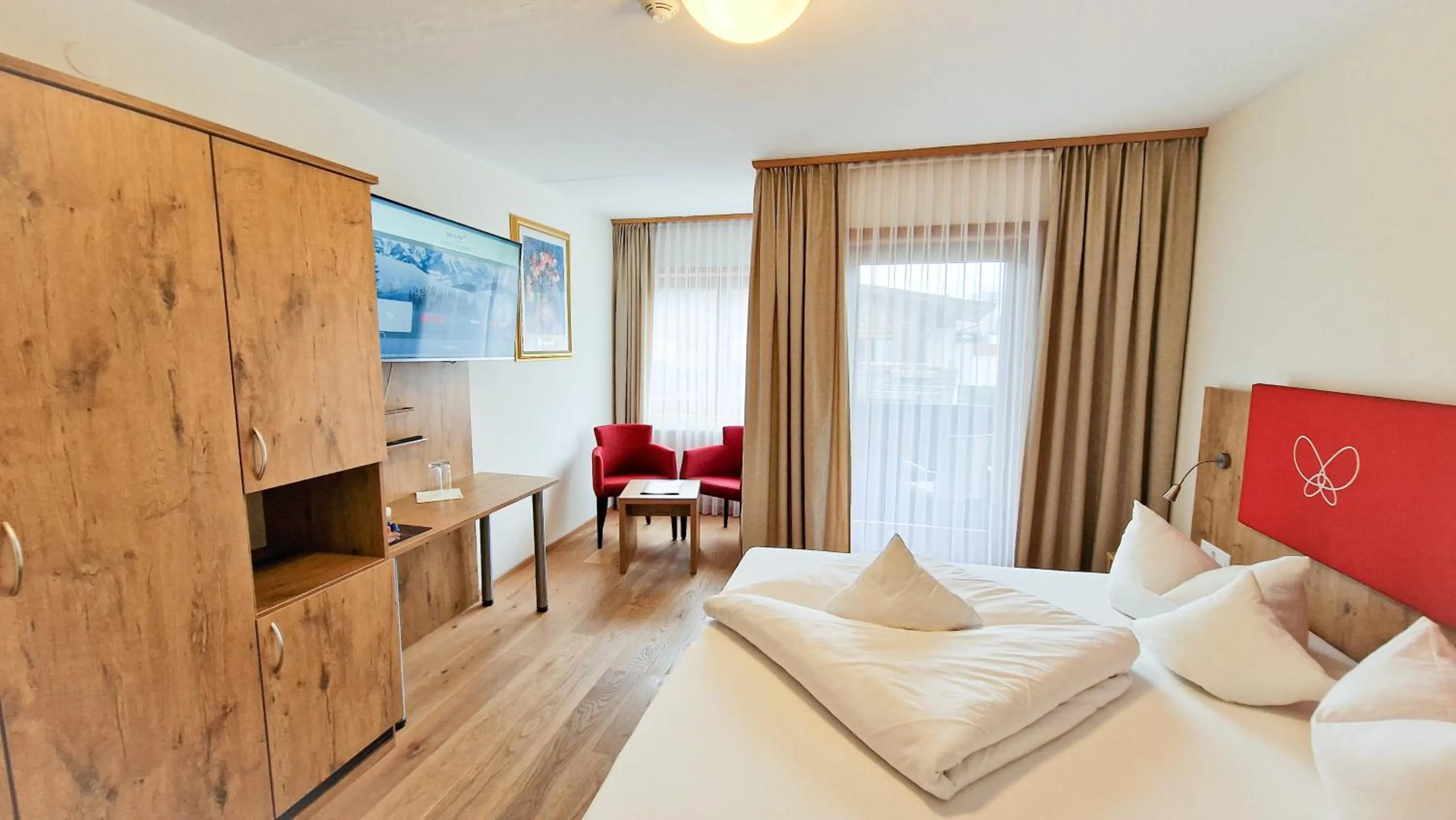 Photo of the whole room, Bed in Das Alpin - Hotel Garni Guesthouse