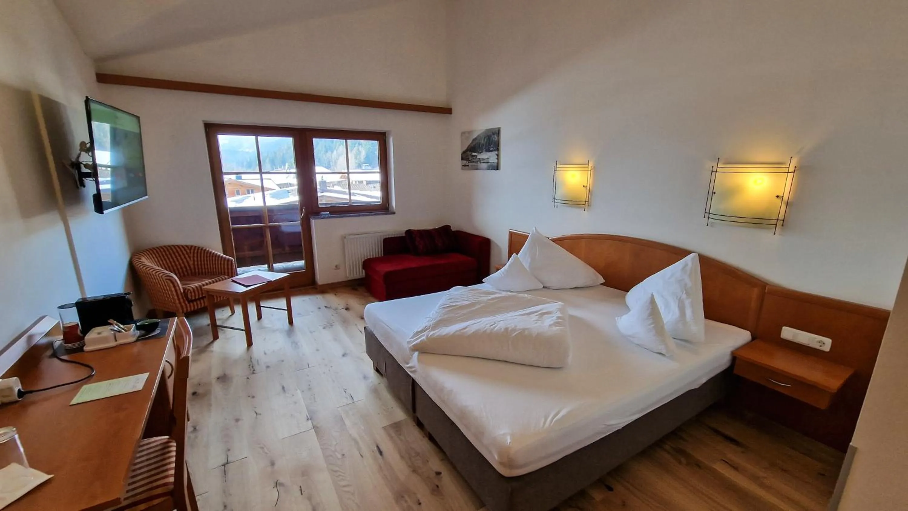 Photo of the whole room, Bed in Das Alpin - Hotel Garni Guesthouse