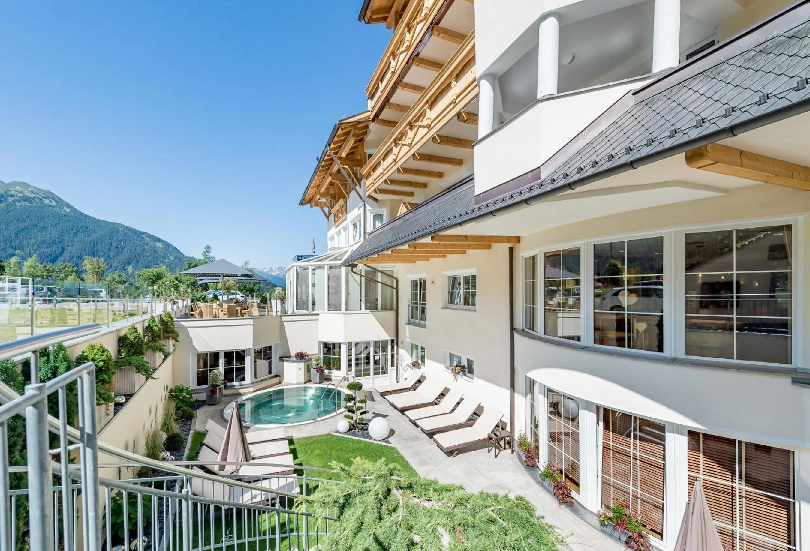 Patio in Hotel Andy 4 Sterne Superior