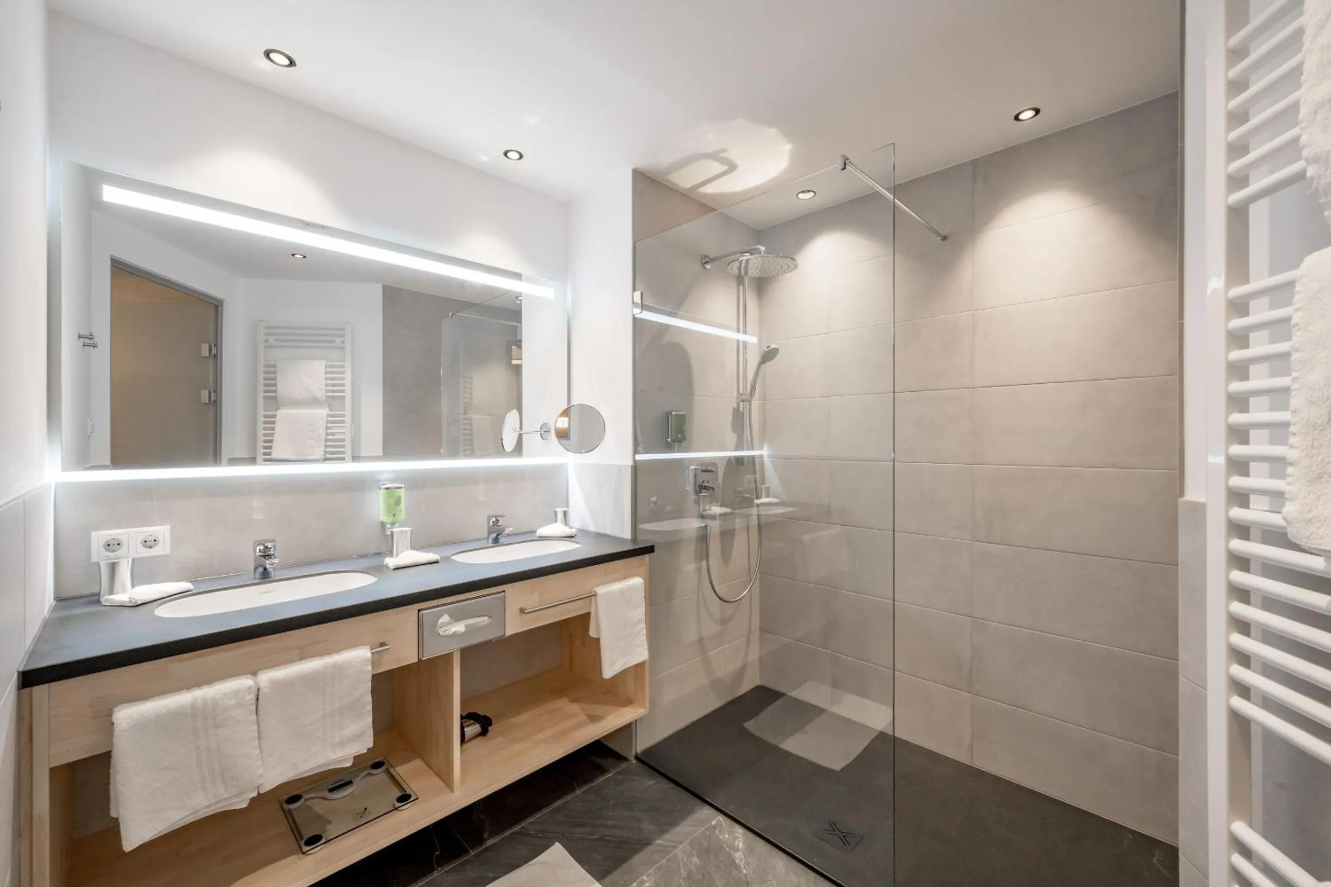 Bathroom in Hotel Andy 4 Sterne Superior