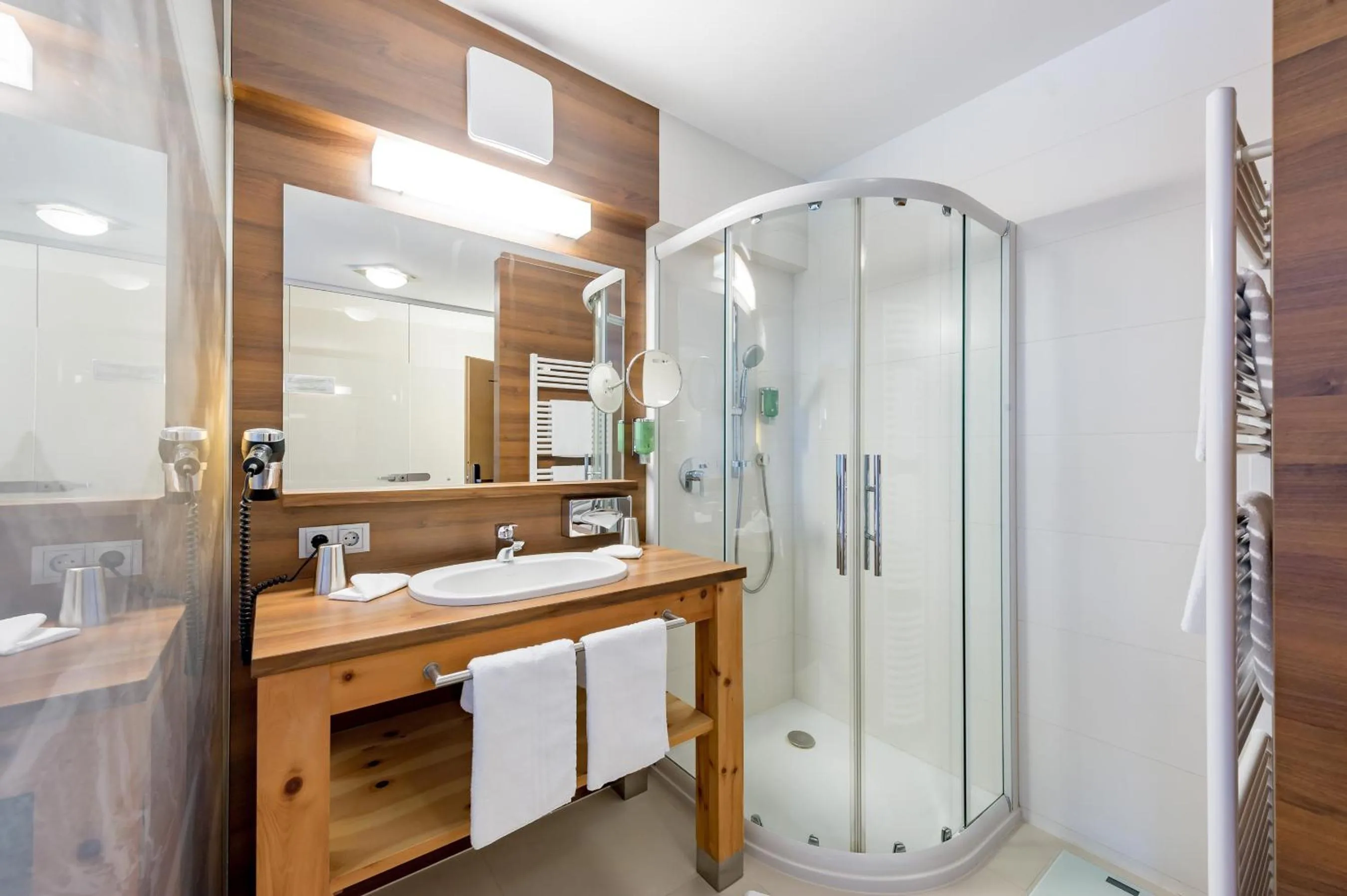 Bathroom in Hotel Andy 4 Sterne Superior