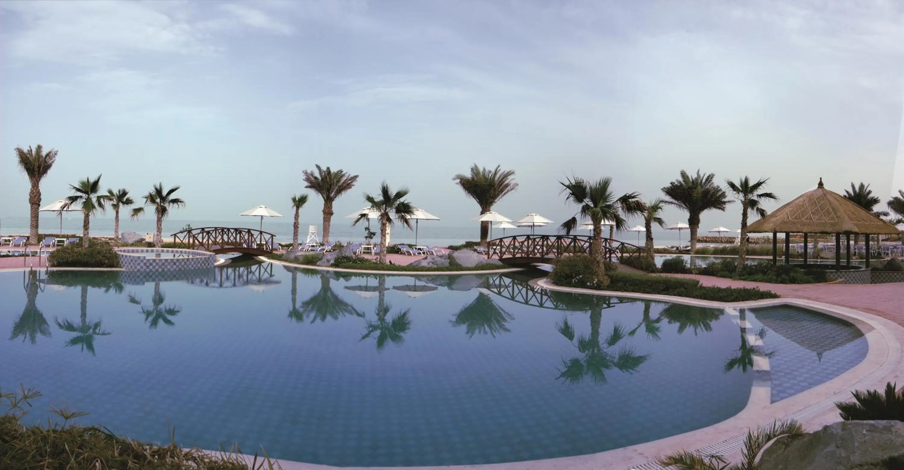 Swimming pool in Mövenpick Hotel & Resort Al Bida'a