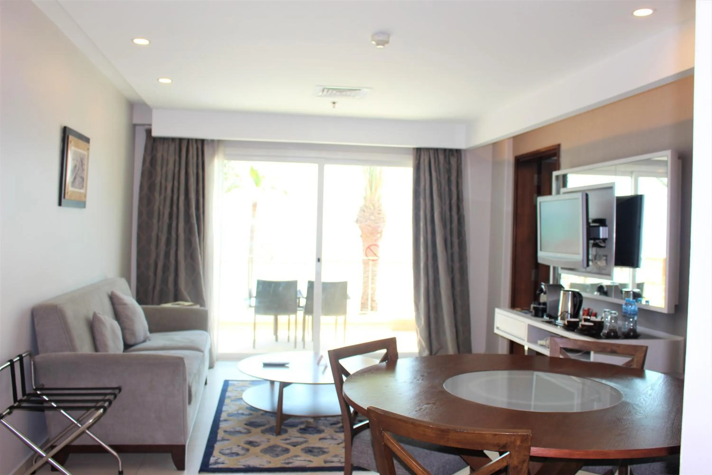 Living room in Mövenpick Hotel & Resort Al Bida'a