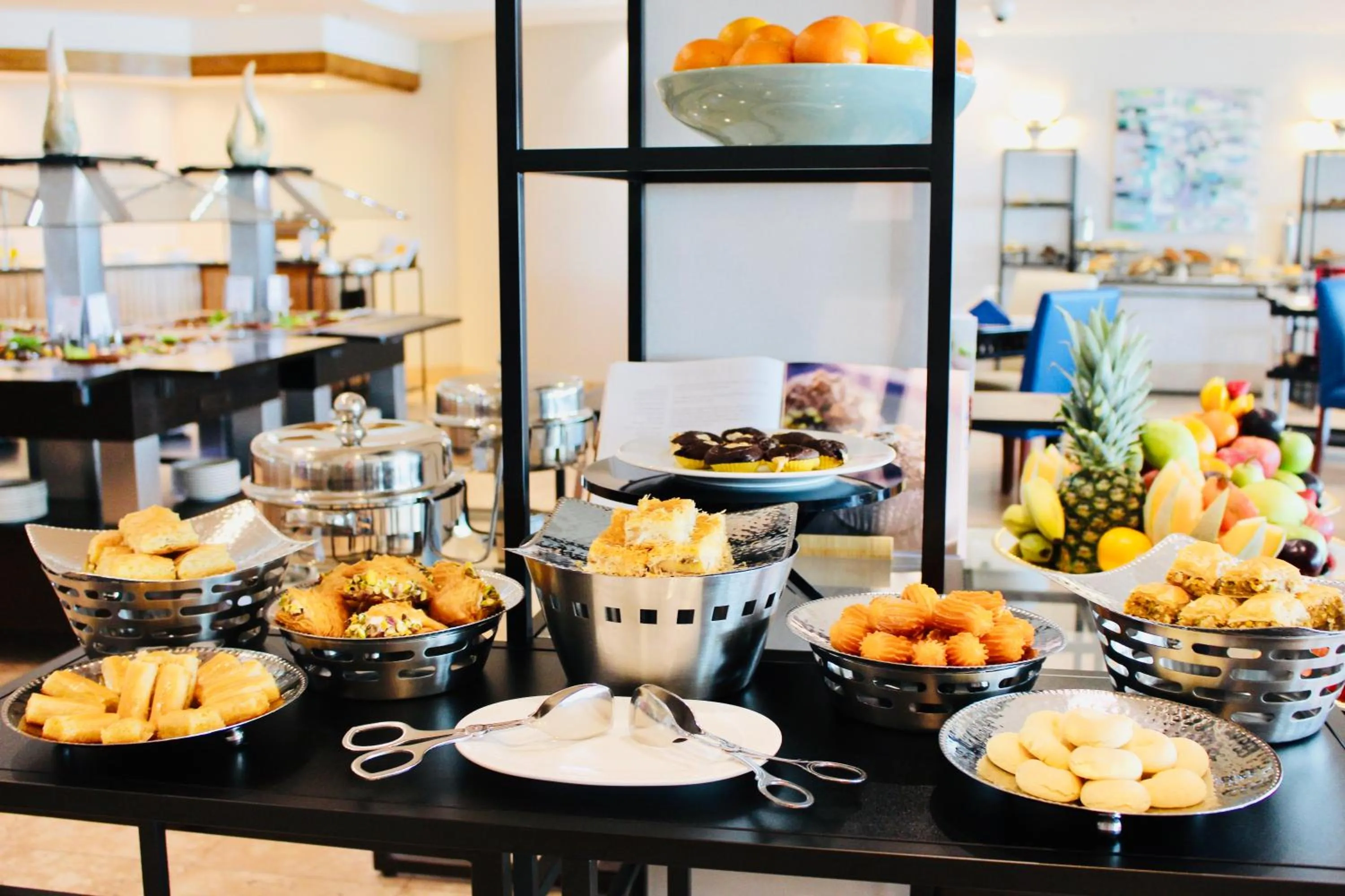 Restaurant/places to eat in Mövenpick Hotel & Resort Al Bida'a