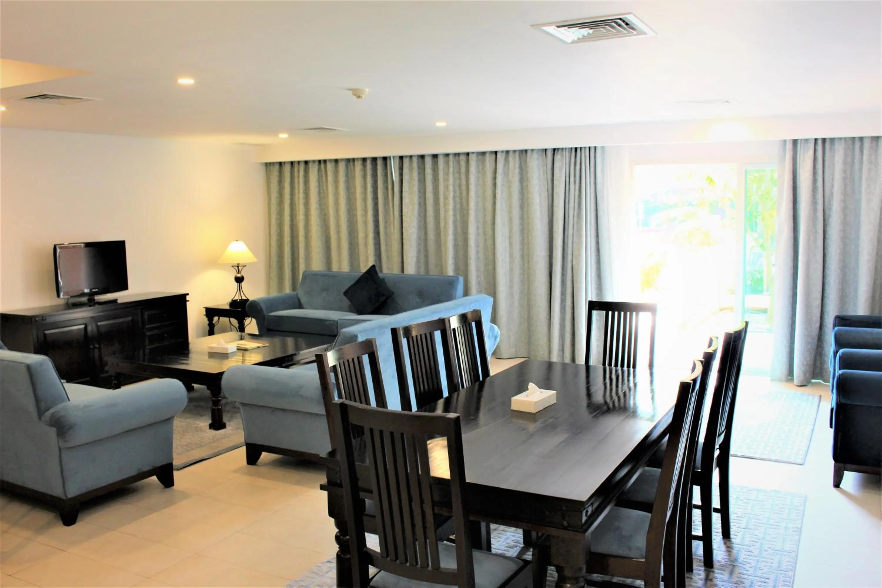 Living room in Mövenpick Hotel & Resort Al Bida'a