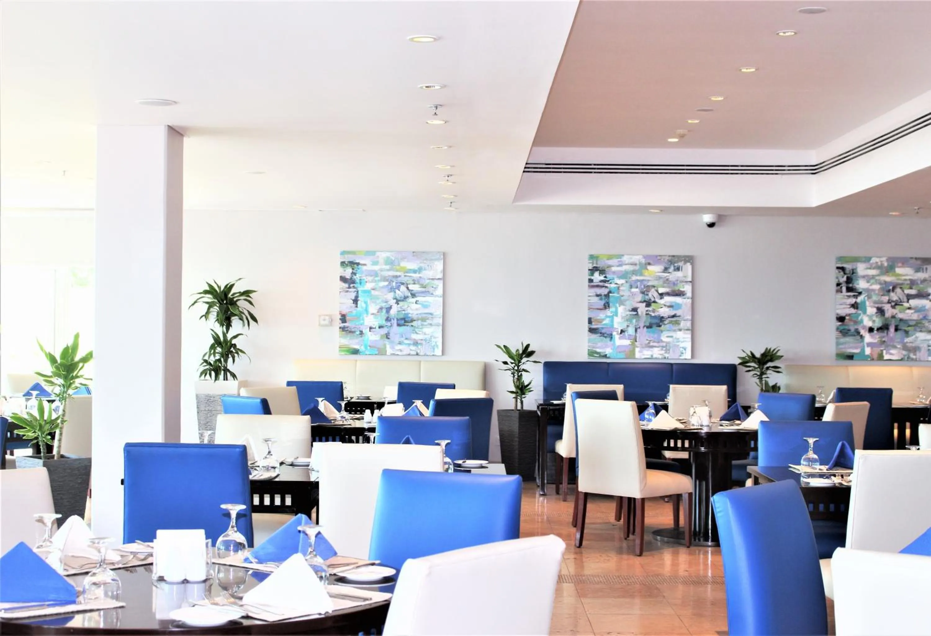 Restaurant/places to eat in Mövenpick Hotel & Resort Al Bida'a