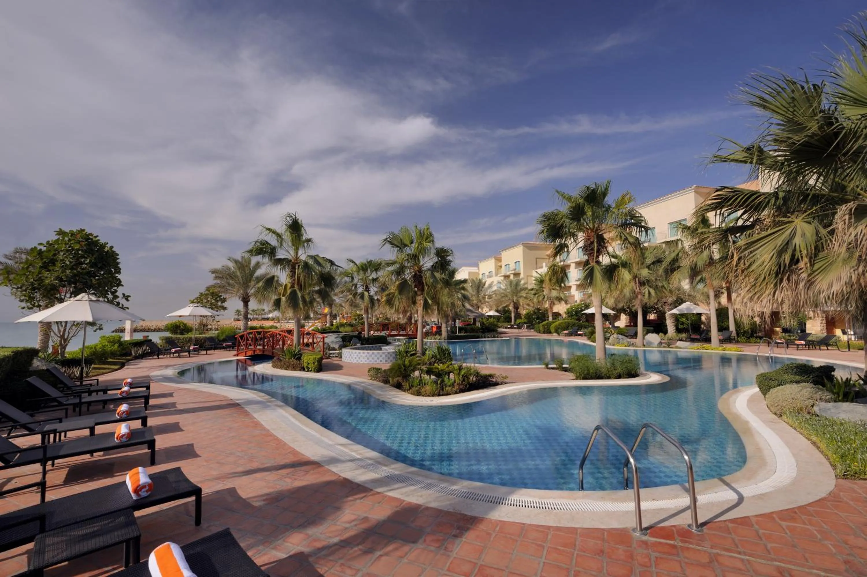 Swimming pool in Mövenpick Hotel & Resort Al Bida'a
