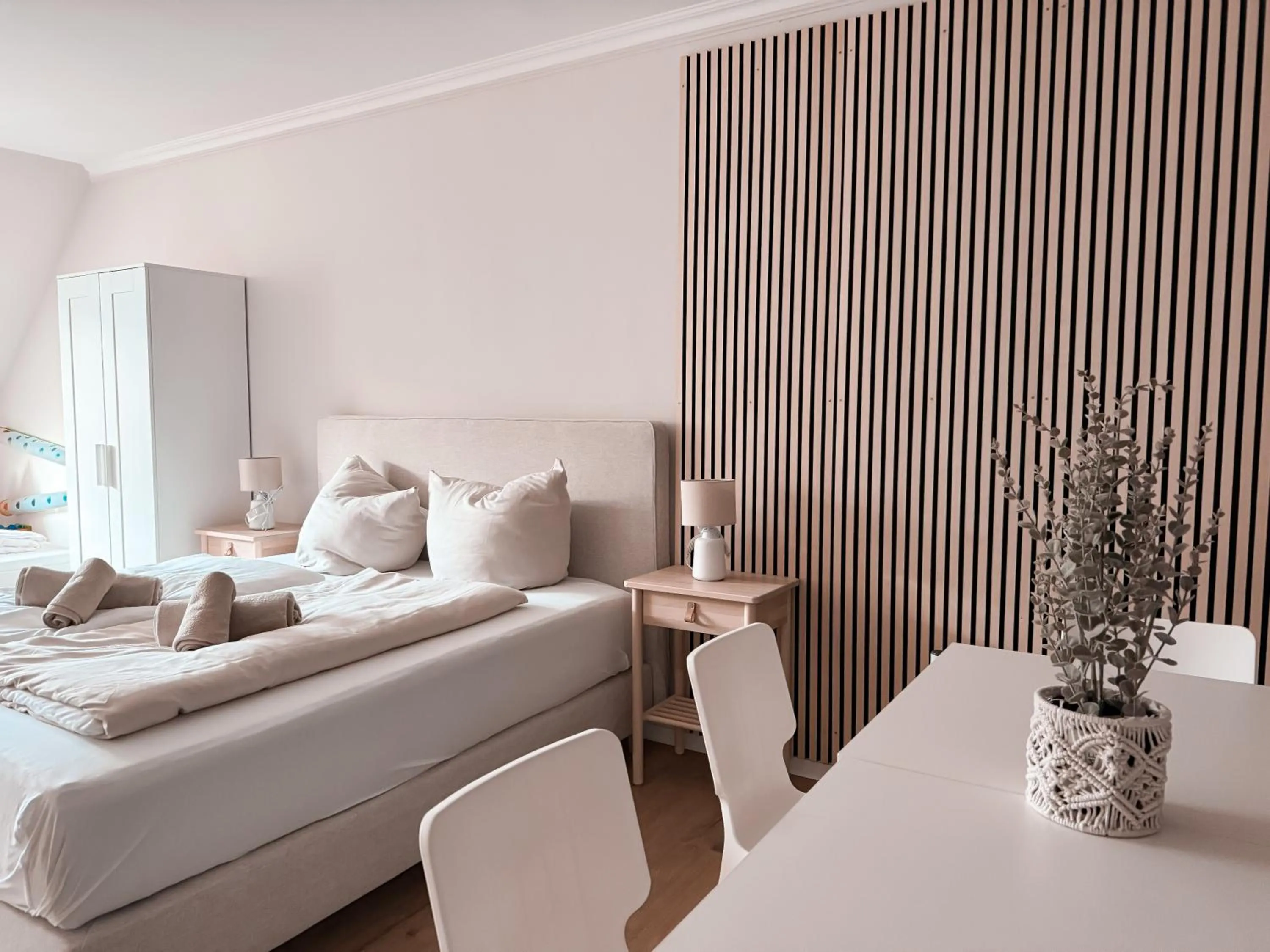 Bedroom, Bed in Luga Homes - Nikolaikirche