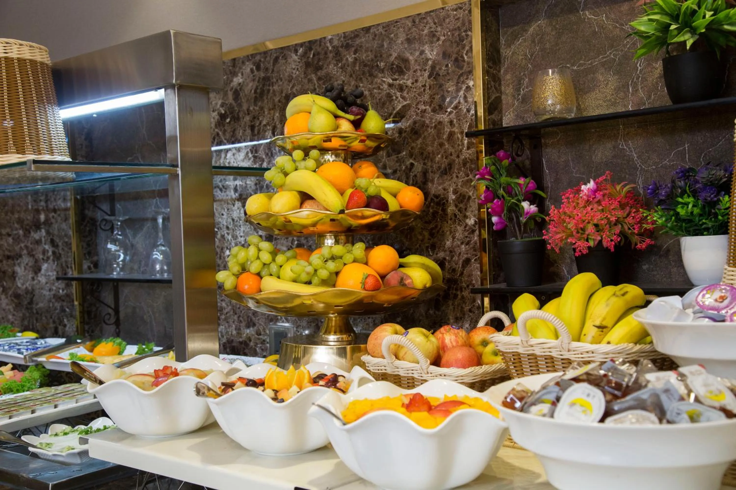 Buffet breakfast in Faraj Almadina Hotel