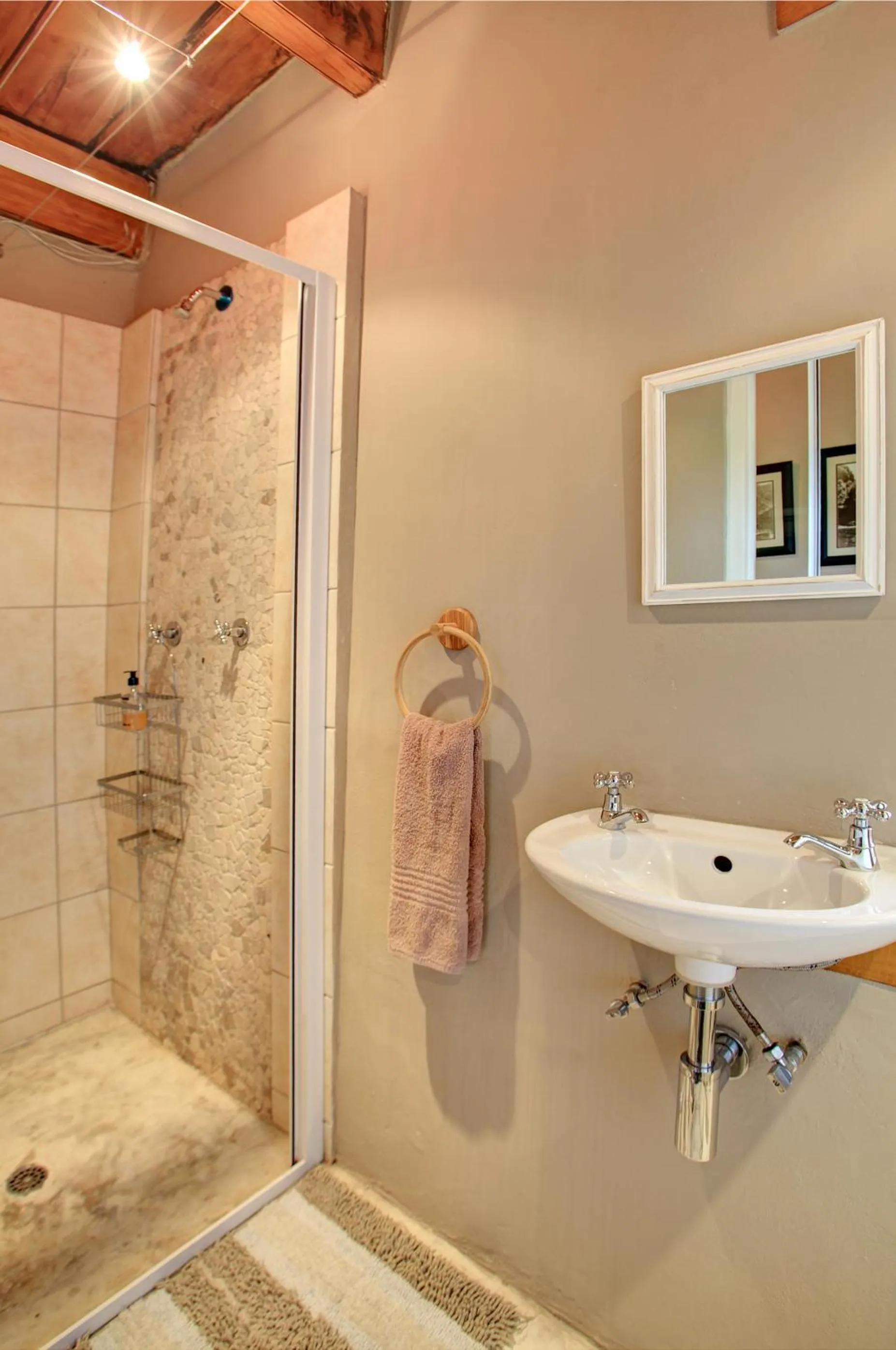 Shower in Libertas Guest Farm