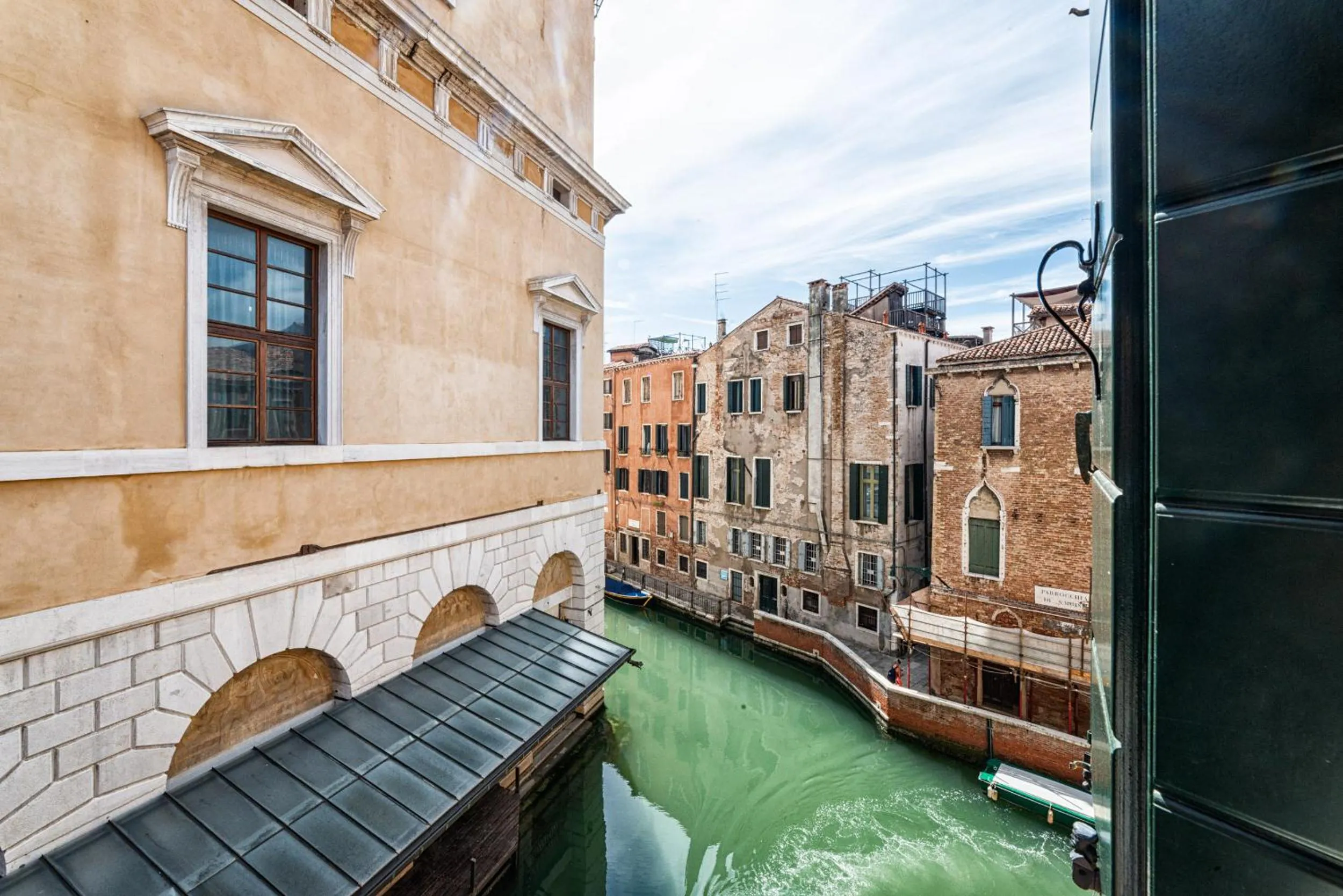 Neighbourhood in Casanova Fenice - Canal View
