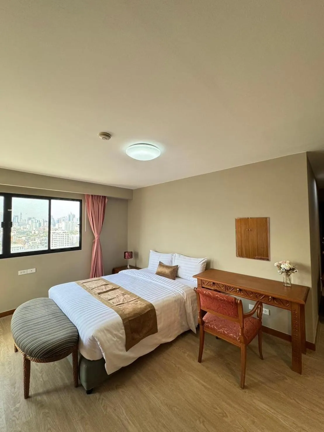 Bed in United Tower Thonglor by Aspira