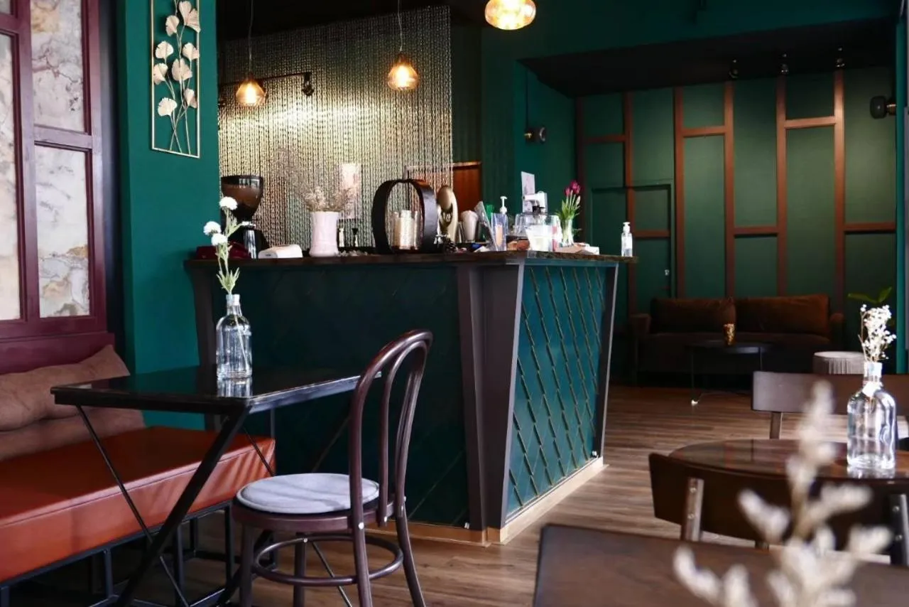 Restaurant/places to eat in HOMITEL Bangkok