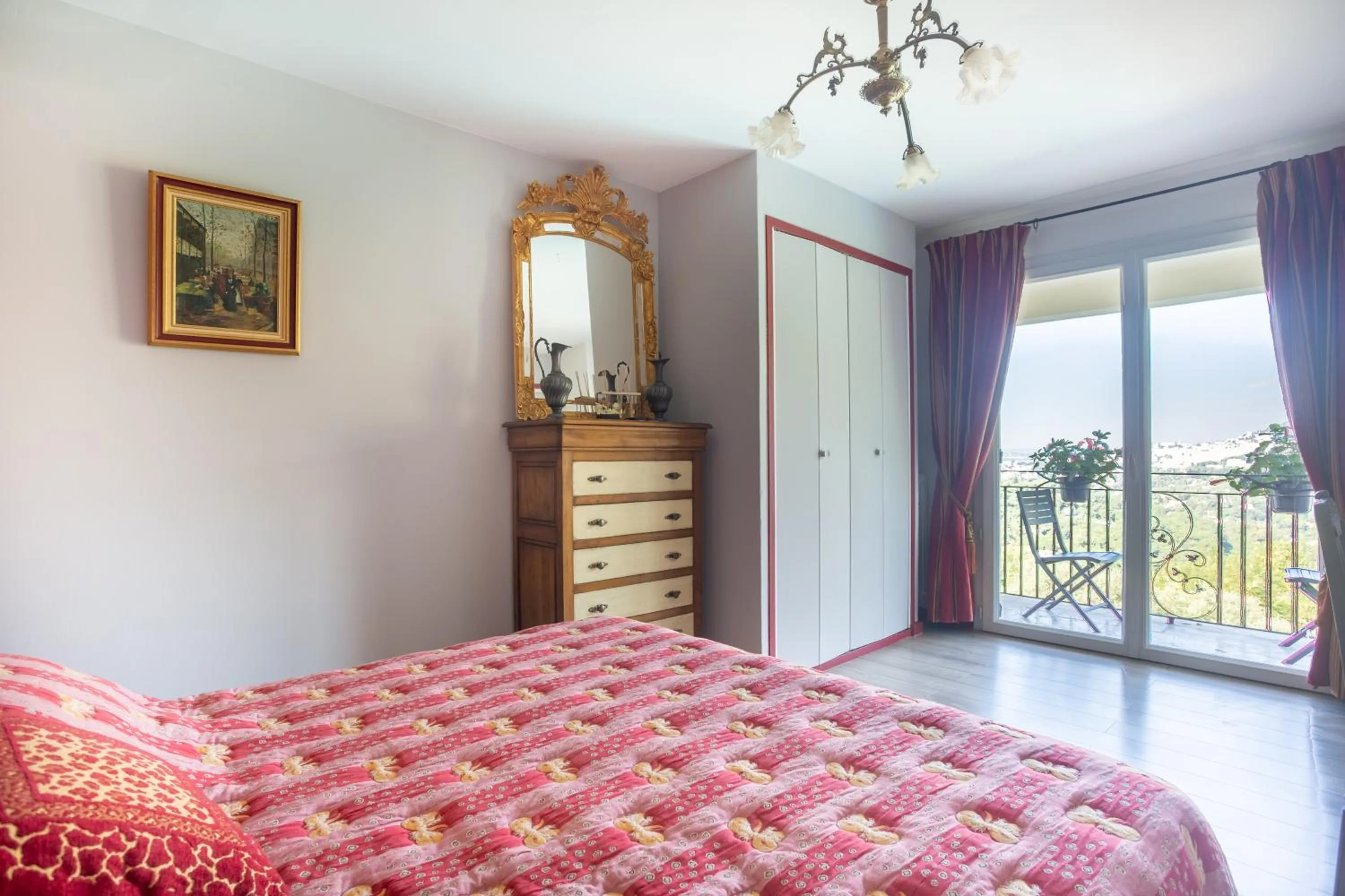 Bed in Le Clos des Senteurs de Chateauneuf de Grasse