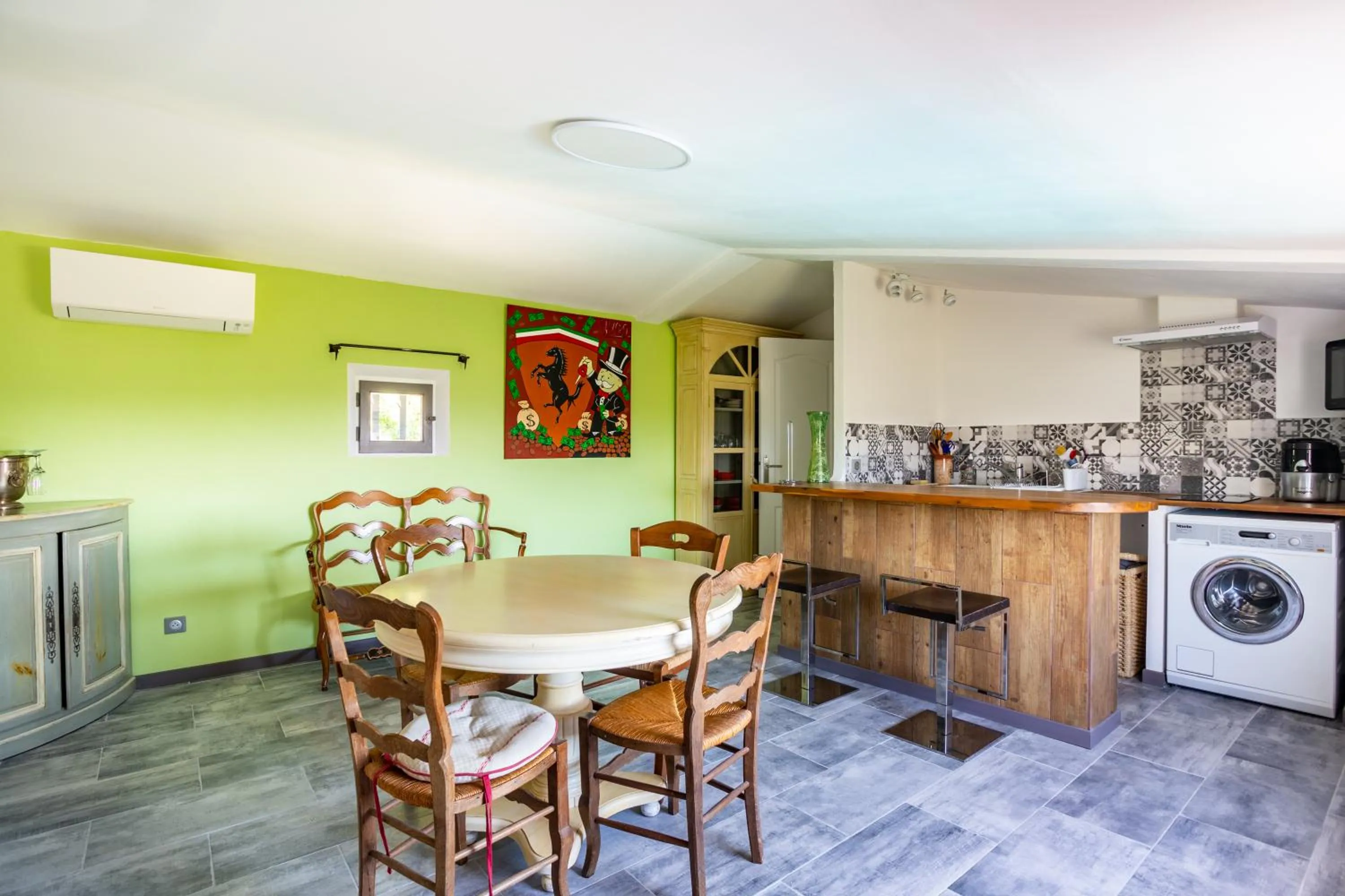 Dining area in Le Clos des Senteurs de Chateauneuf de Grasse