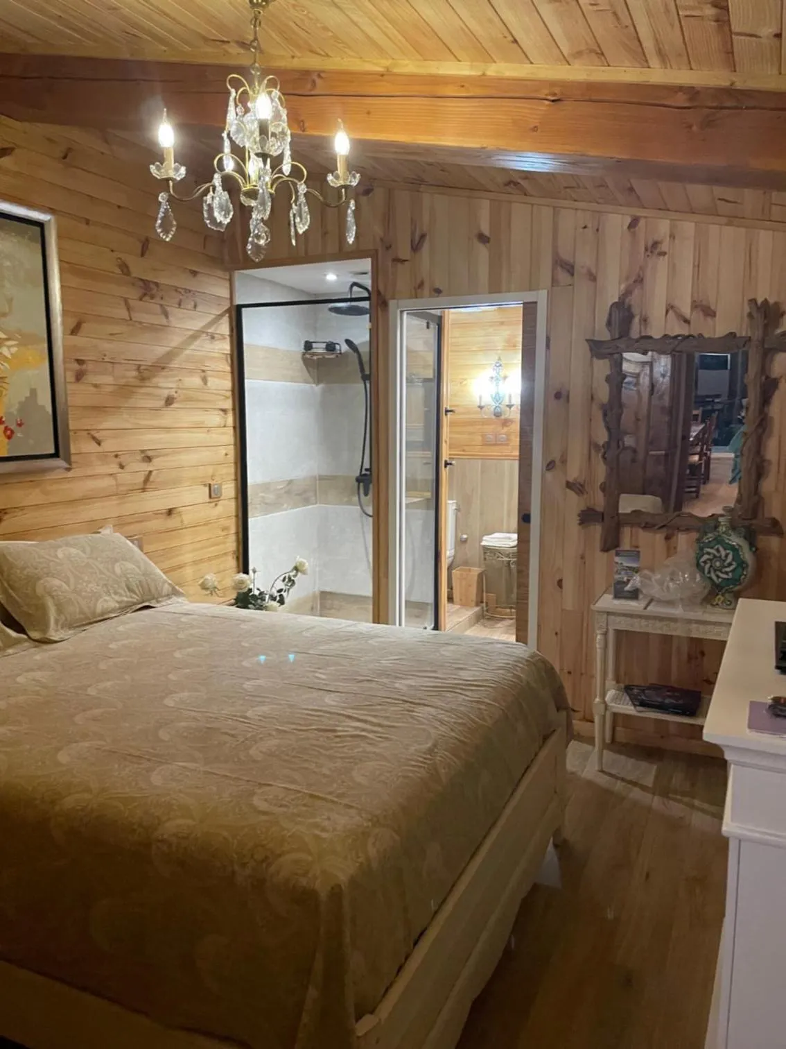 Photo of the whole room, Bed in Le Clos des Senteurs de Chateauneuf de Grasse